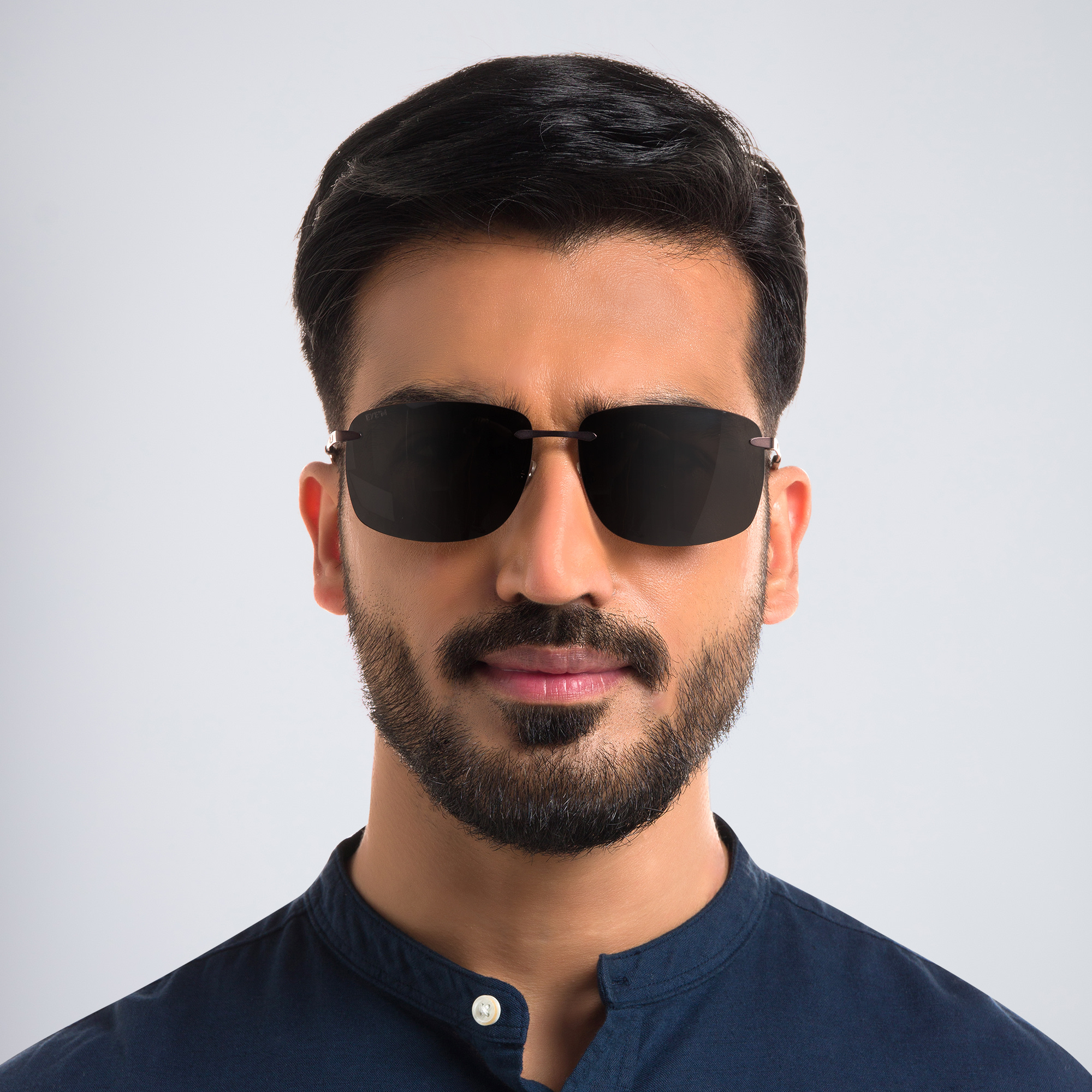 تسوق نظارة شمسية مستطيلة بدون إطار EYE'M بلون بني أونلاين.