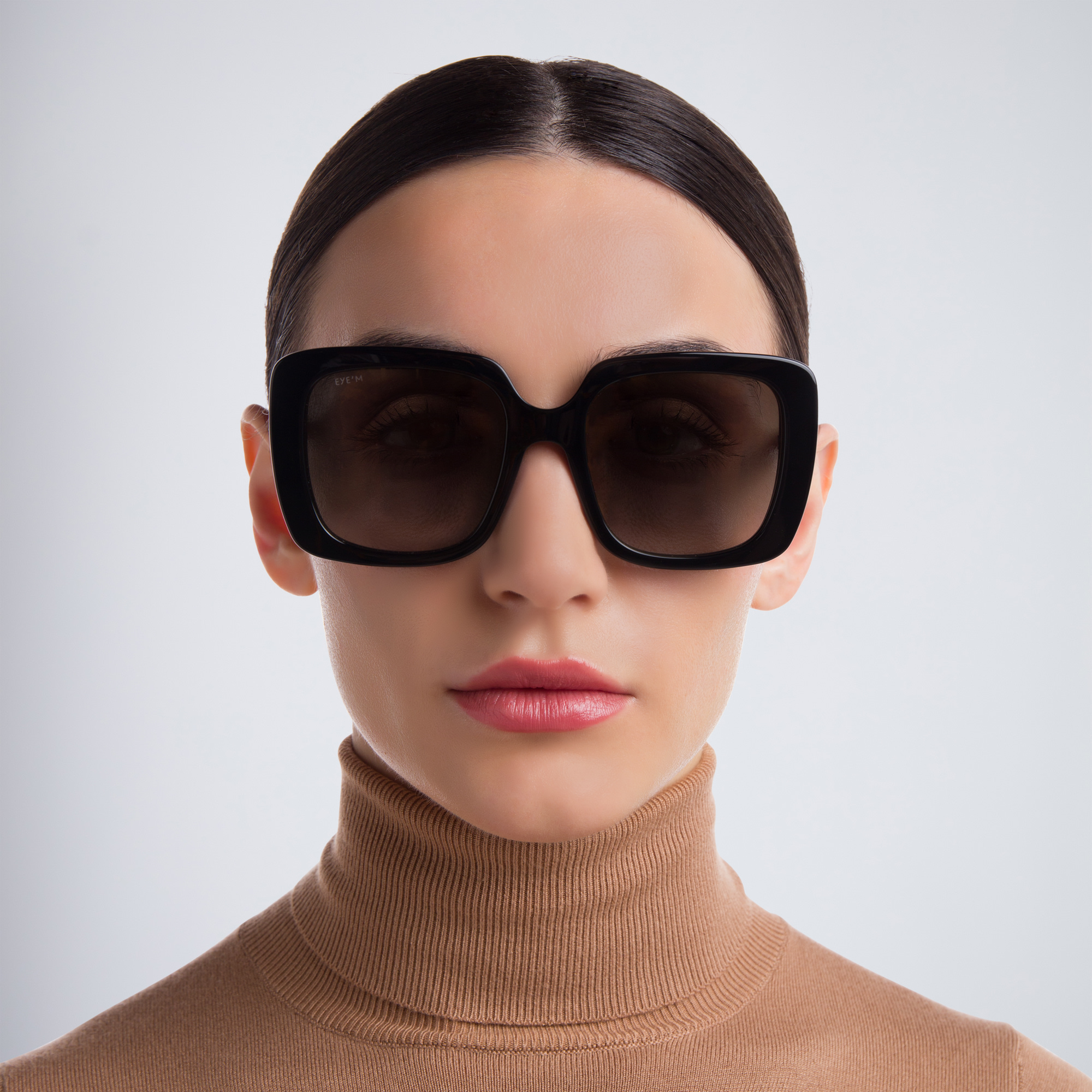 EYE'M Square Sunglasses in Black – Product Photo 4