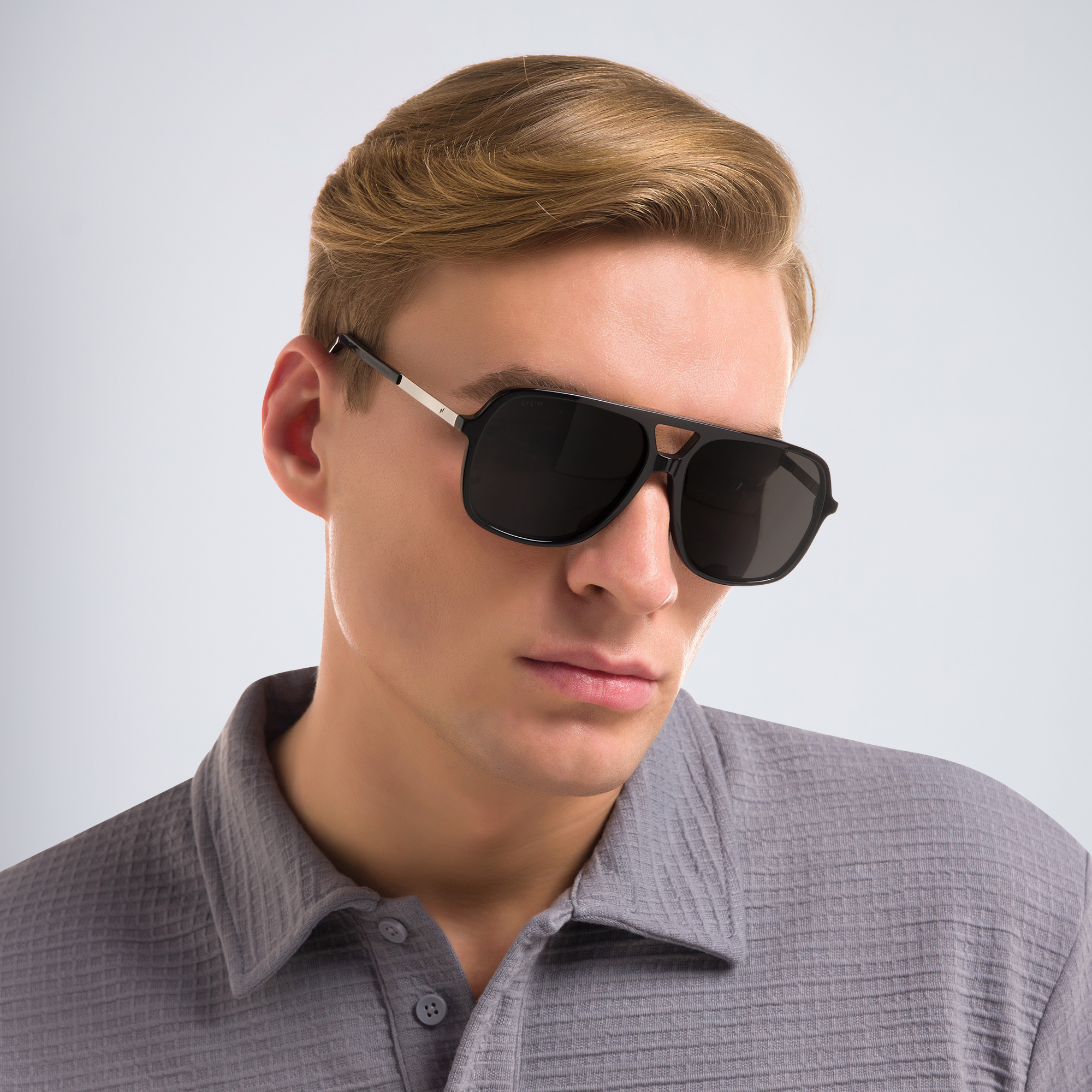 EYE'M Rectangle Sunglasses in Black – Product Photo 5