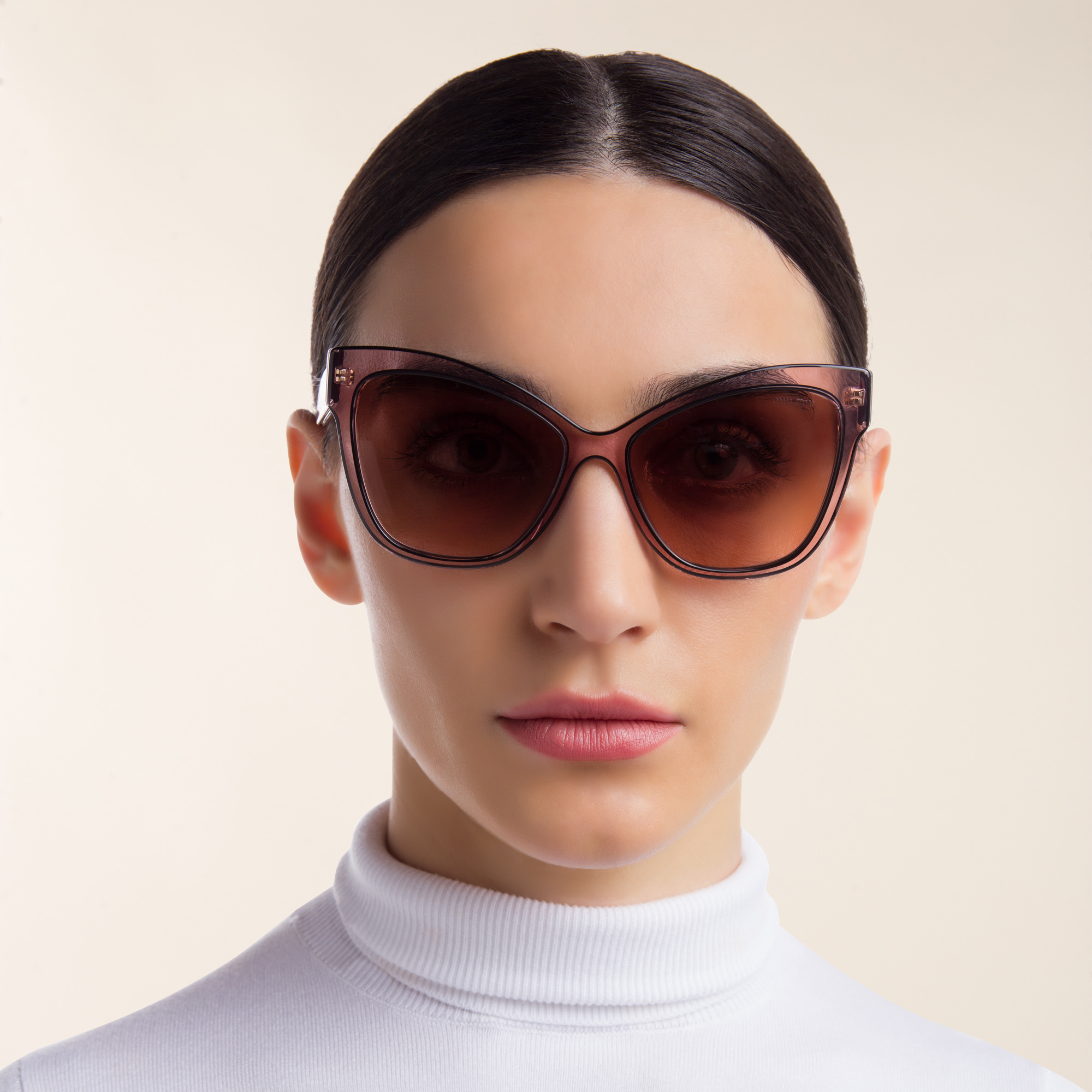 تسوق نظارة شمسية بإطار كات آي ميو ميو بلون وردي شفاف أونلاين.