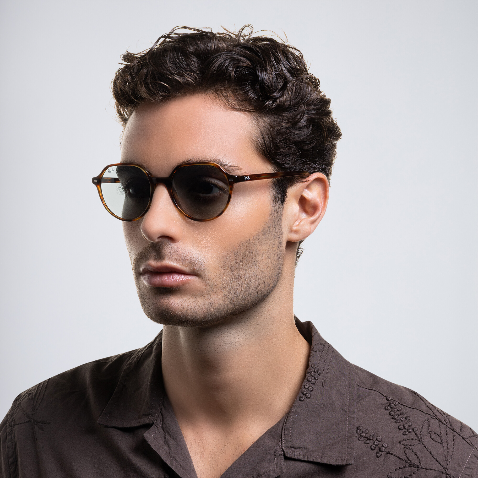 تسوق نظارات شمسية تاليا بإطار مربّع للجنسين راي بان بلون هافان مخطط أونلاين.