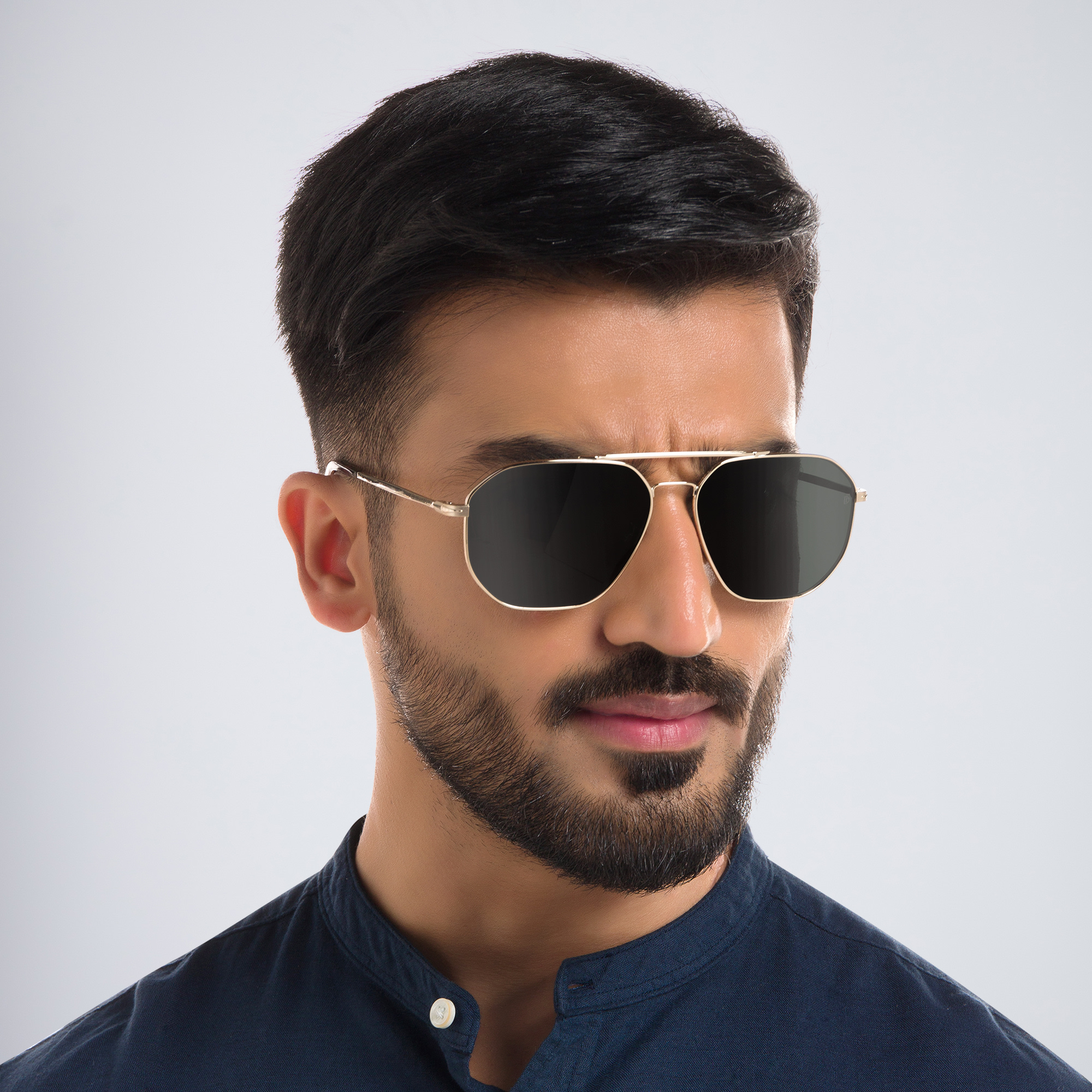 DAVID BECKHAM Pilot Sunglasses in Gold Havana – Product Photo 5