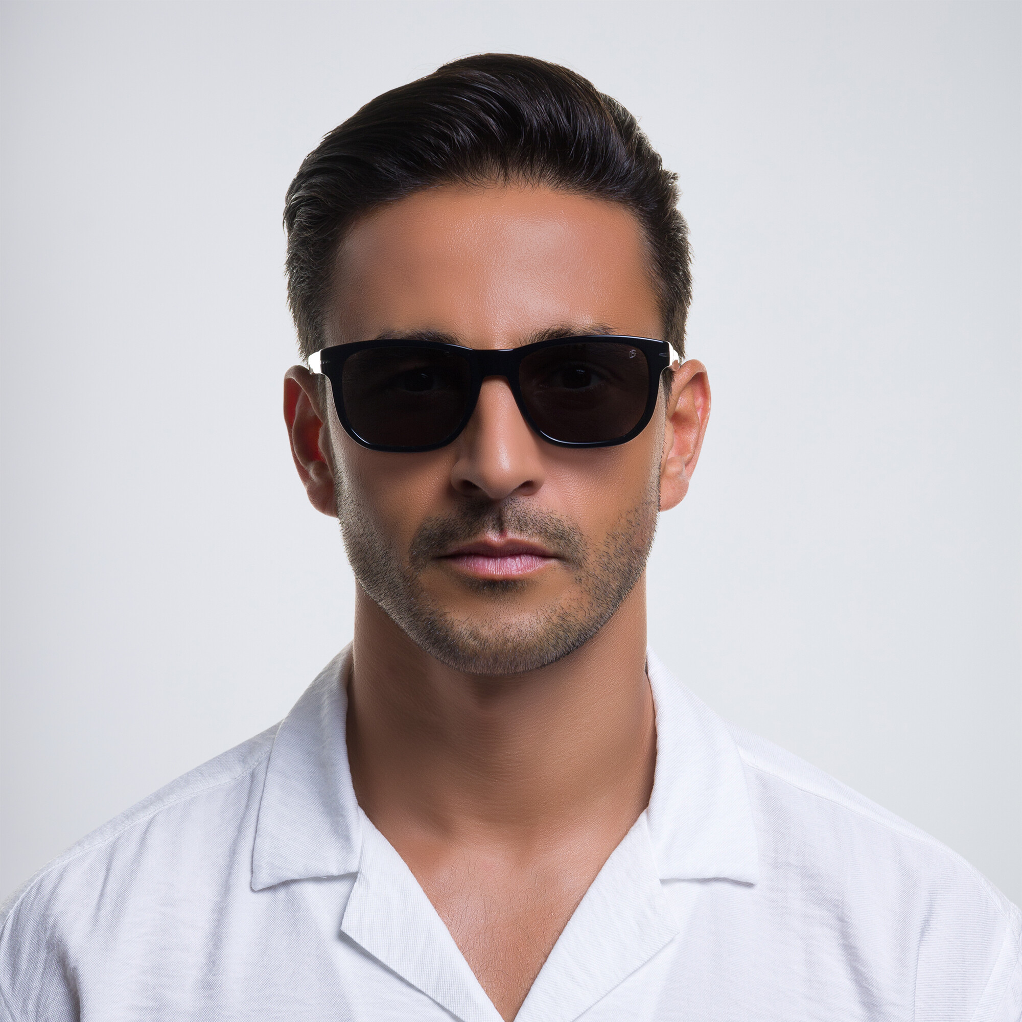 DAVID BECKHAM Rectangle Sunglasses in Black & Silver – Product Photo 5