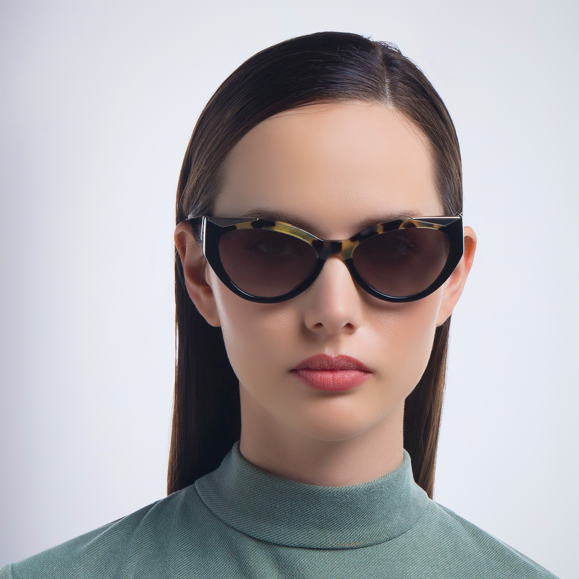 نظارة شمسية بإطار كات آي من برادا بلون أسود - صورة المنتج 5