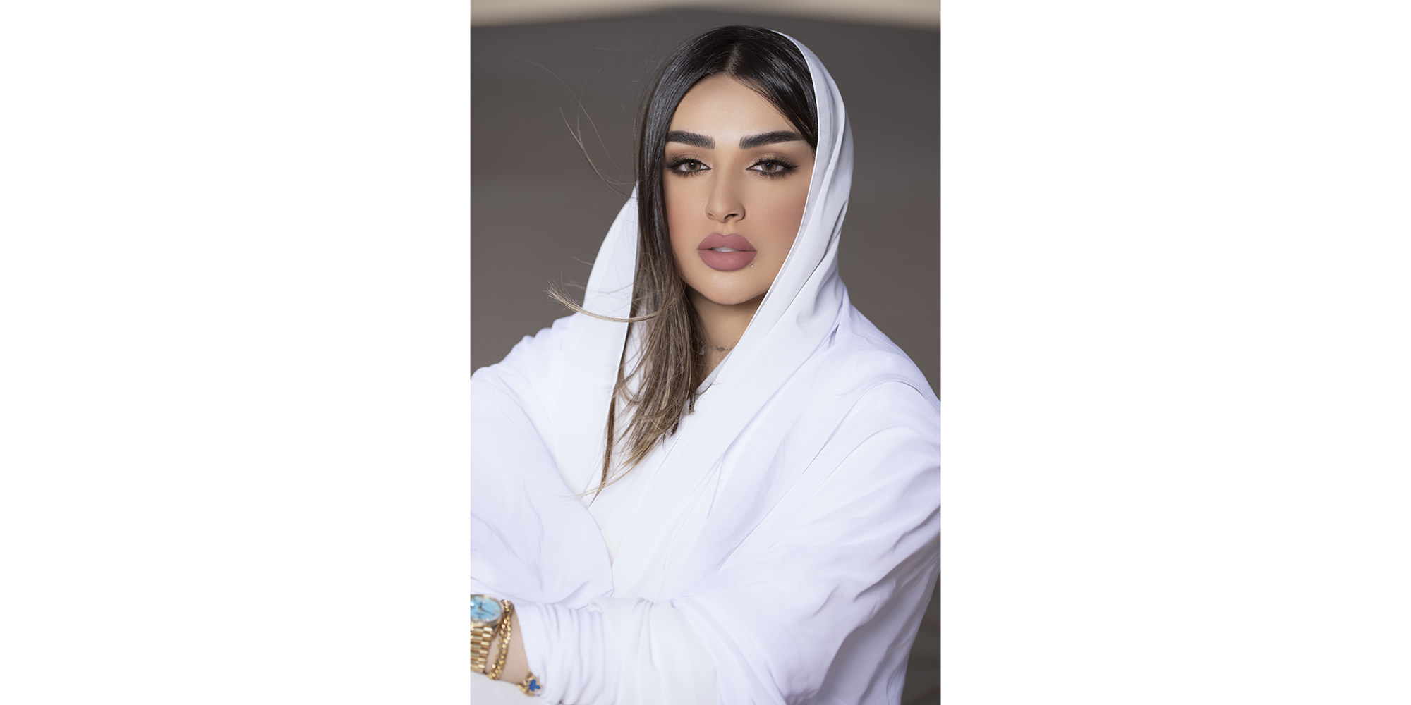 Amara Monthly Color Contact Lenses - Sandy Plano – Product Photo 3