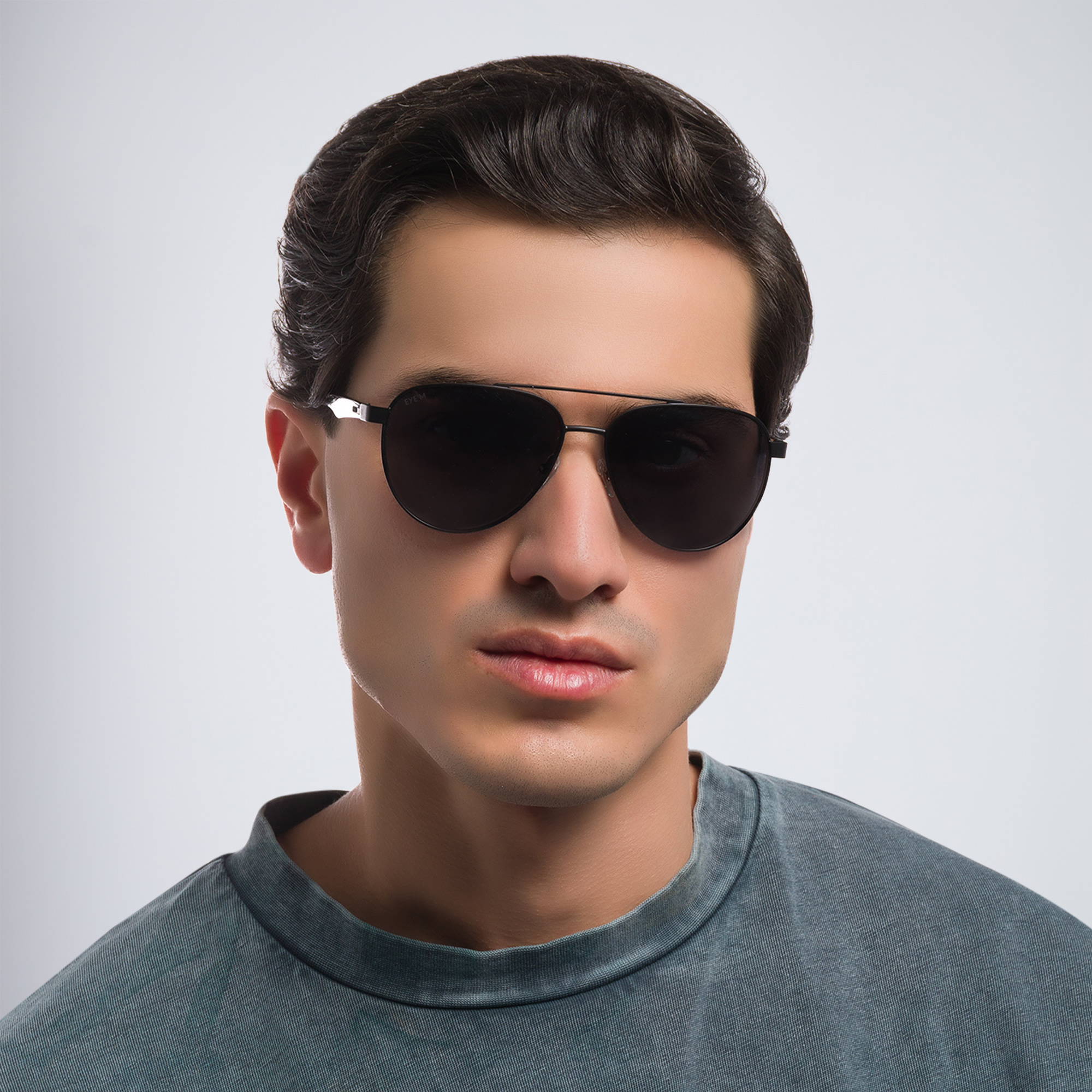 EYE'M Aviator Sunglasses in Black – Product Photo 6