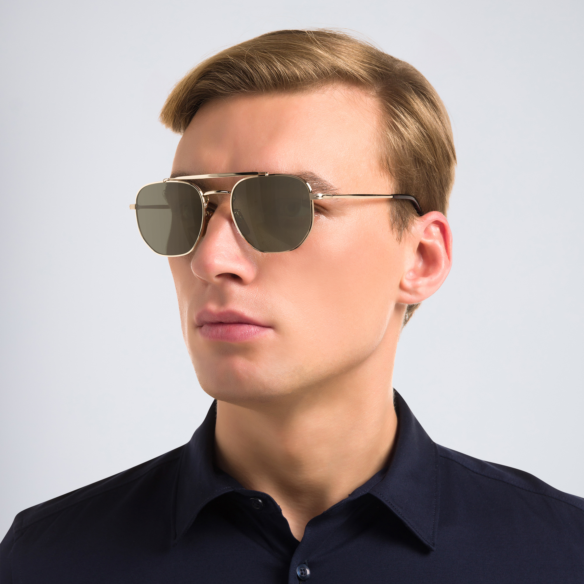 DAVID BECKHAM Square Sunglasses in Gold – Product Photo 5