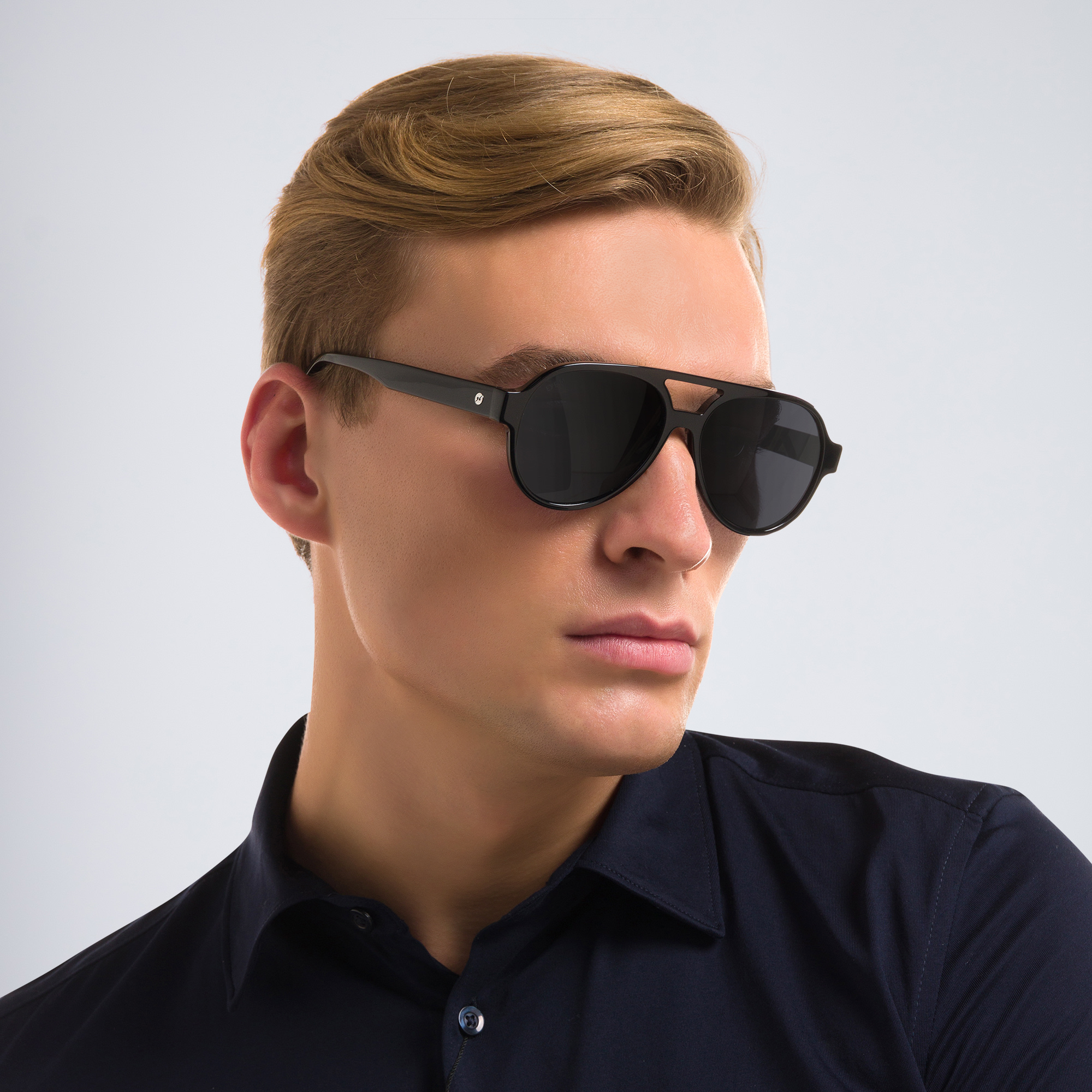 Shop DAVID BECKHAM Half Rim Pilot Sunglasses in Gold Black online.