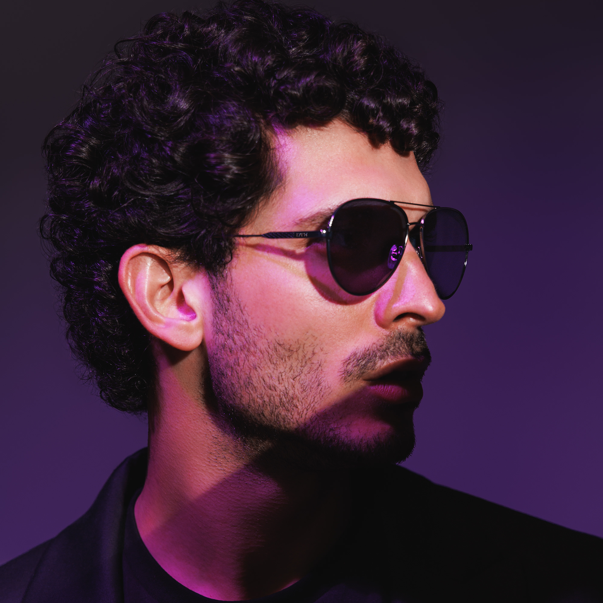 EYE'M Aviator Sunglasses in Gunmetal – Product Photo 8