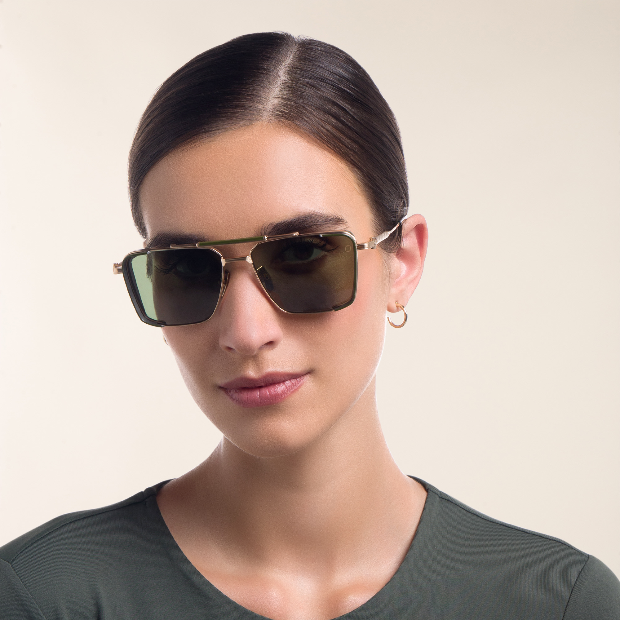 AKONI Hera Unisex Aviator Sunglasses in Gold – Product Photo 5