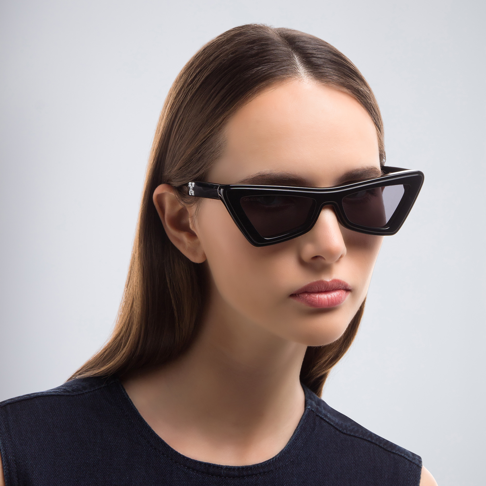 OFF WHITE Unisex Cat-Eye Sunglasses in Black – Product Photo 5