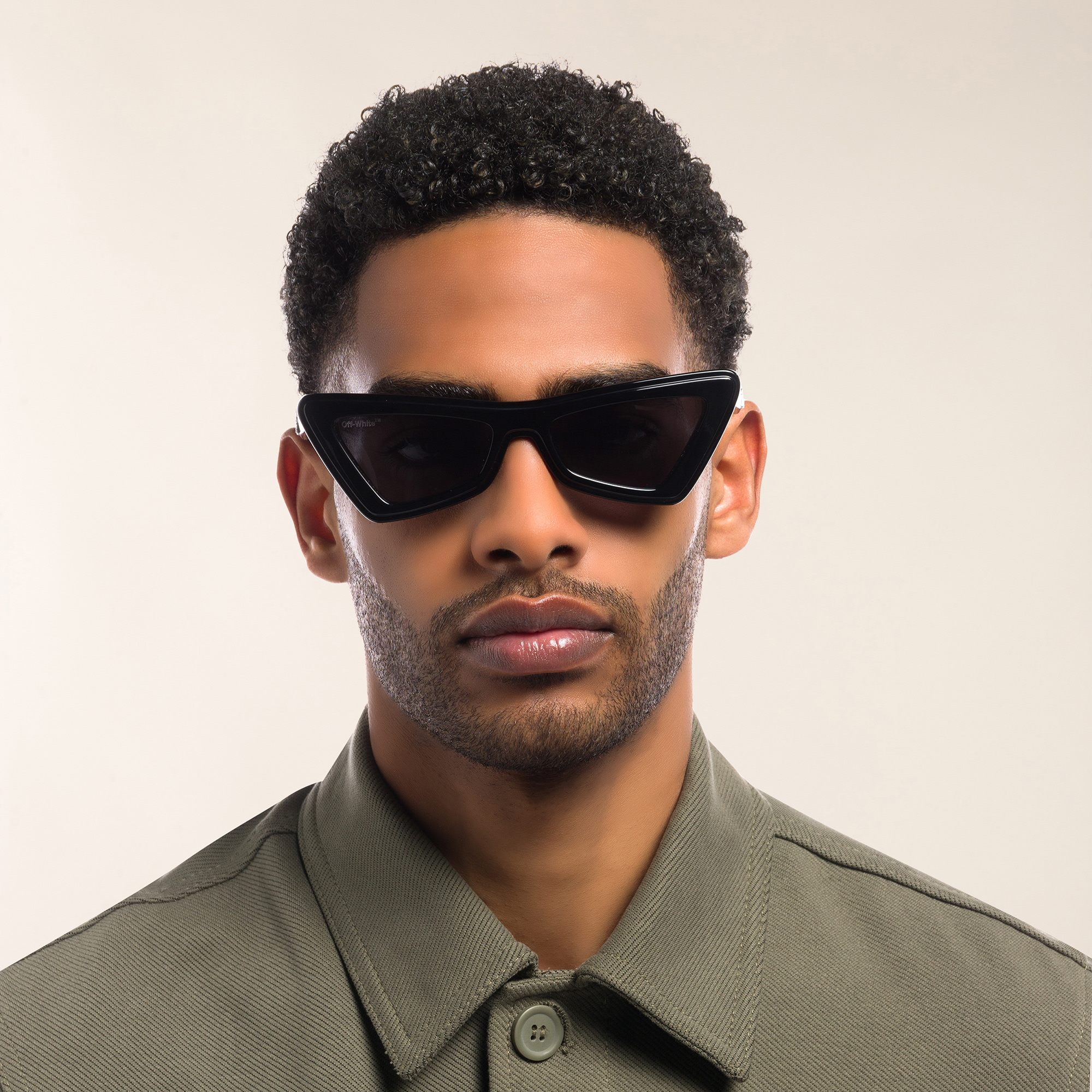 OFF WHITE Unisex Cat-Eye Sunglasses in Black – Product Photo 7