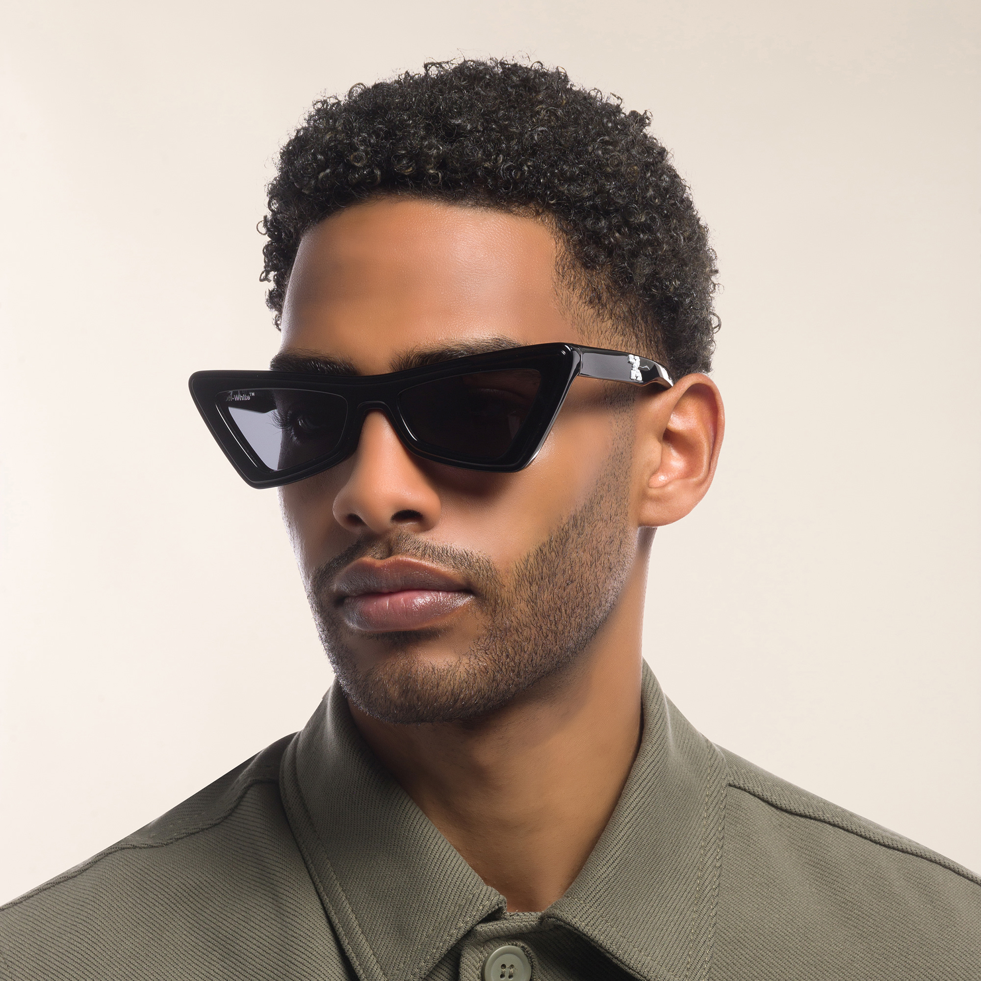 OFF WHITE Unisex Cat-Eye Sunglasses in Black – Product Photo 8