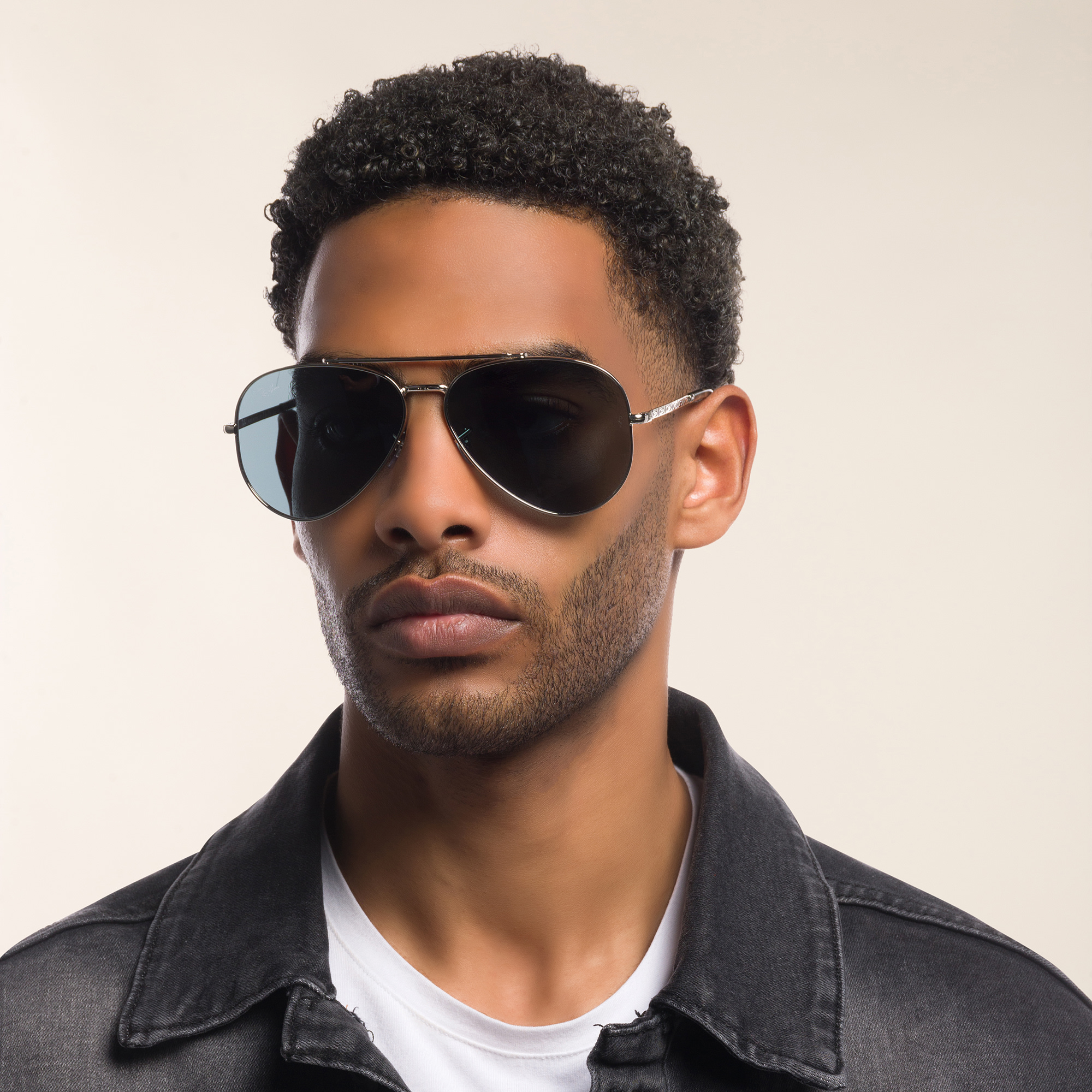 Ray-Ban Unisex Wide Pilot Sunglasses in Silver – Product Photo 7