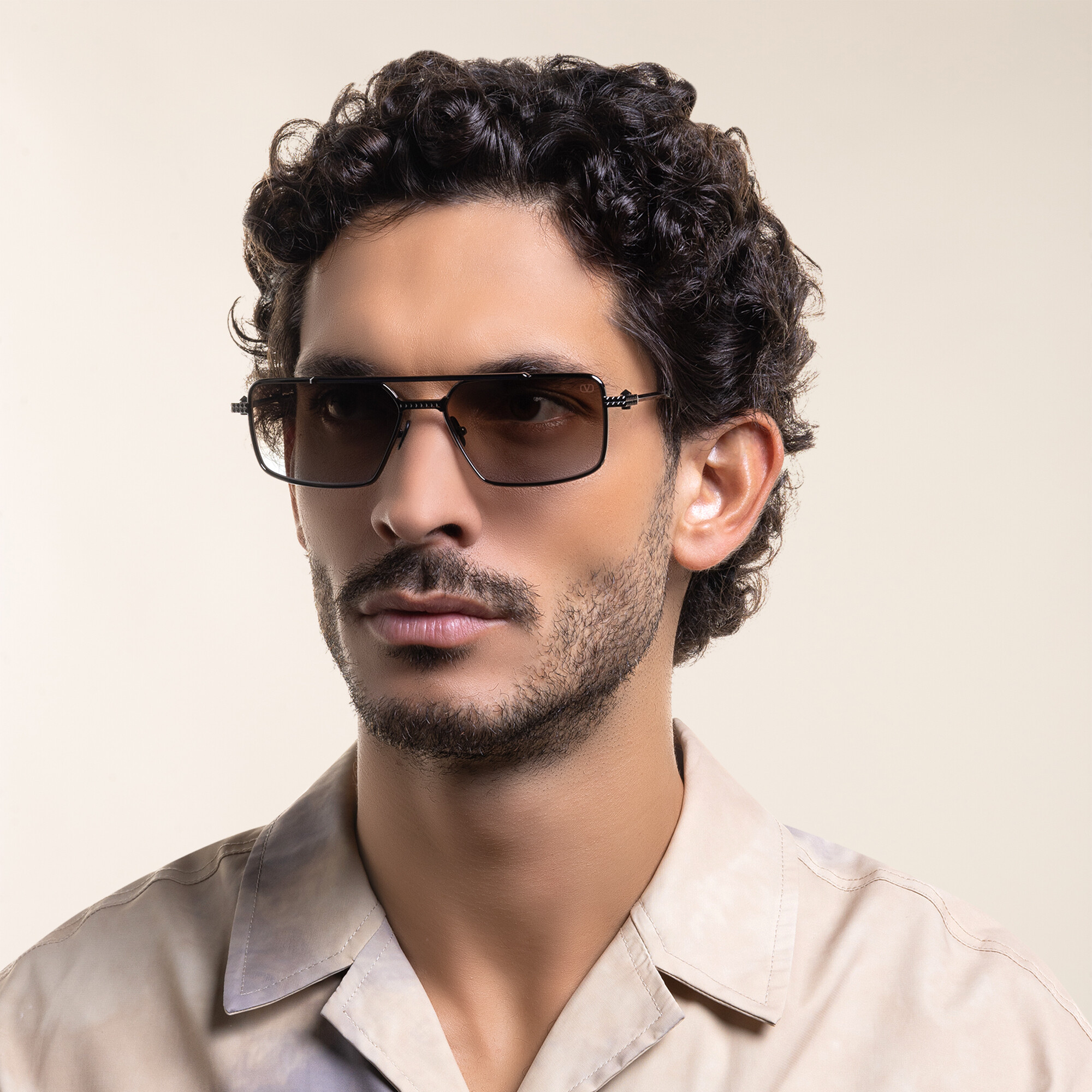 Shop VALENTINO Unisex Aviator Sunglasses in Black online.