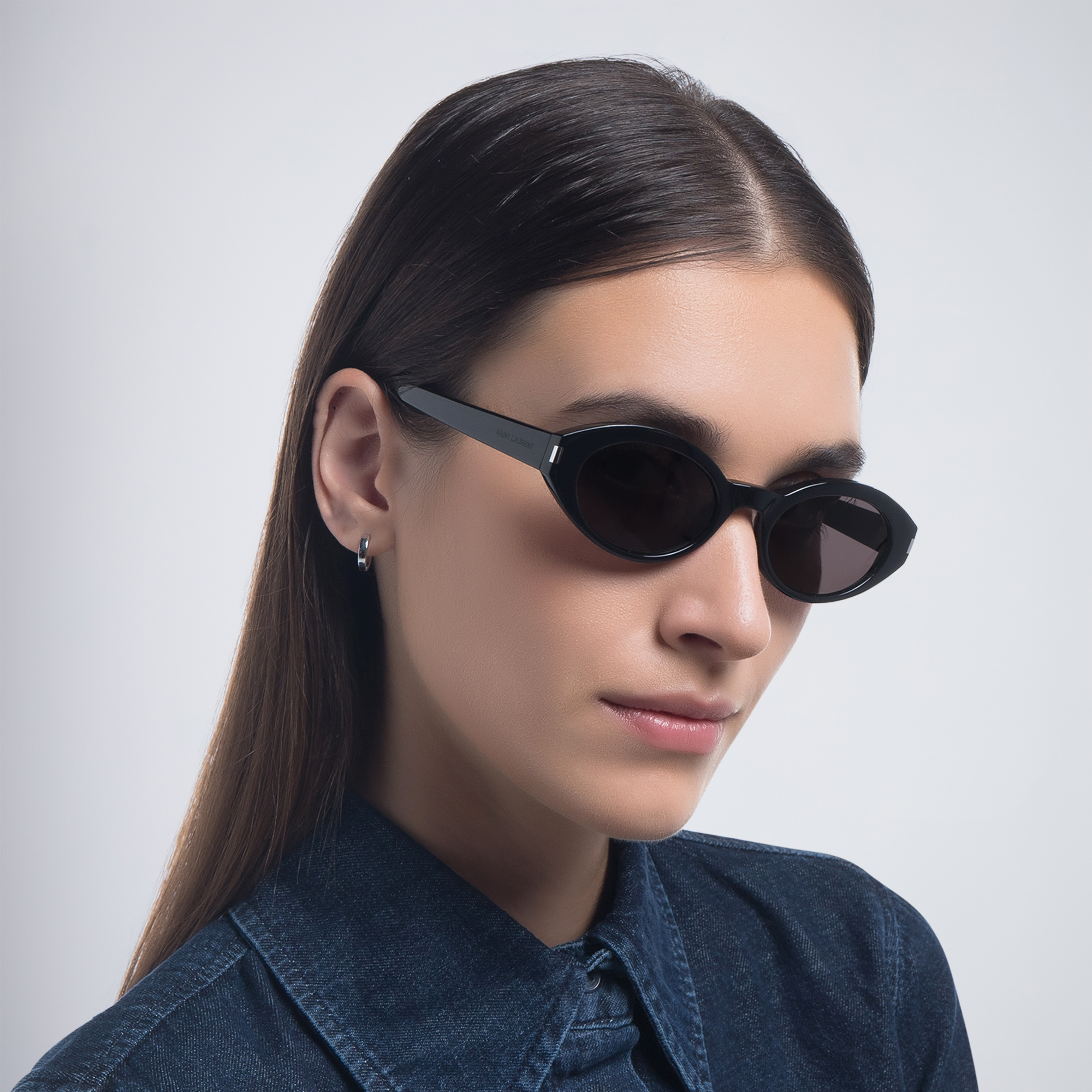 SAINT LAURENT Round Sunglasses in Black – Product Photo 6