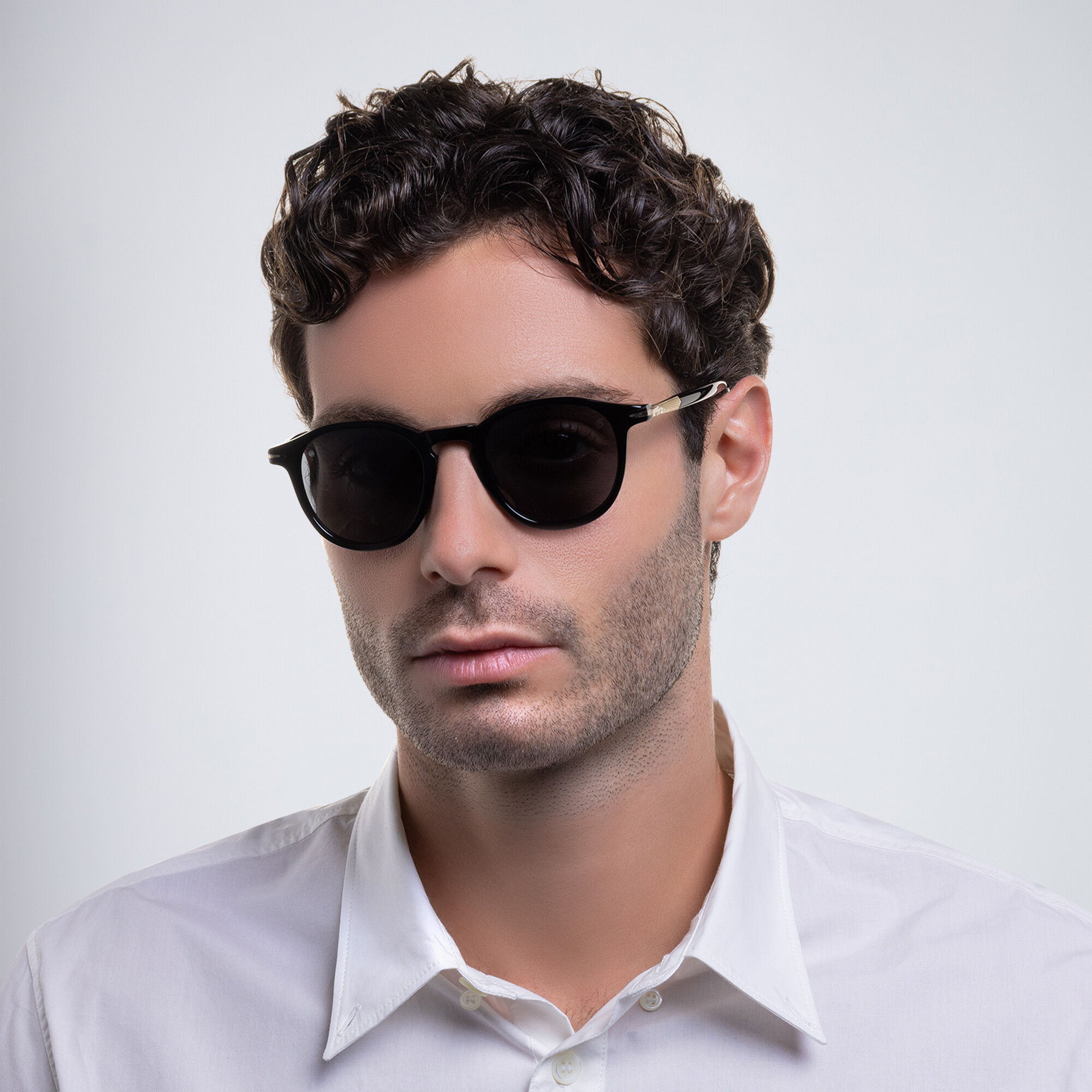 تسوق نظارات شمسية بانتوس ديفيد بيكهام بلون بلاك جولد أونلاين.