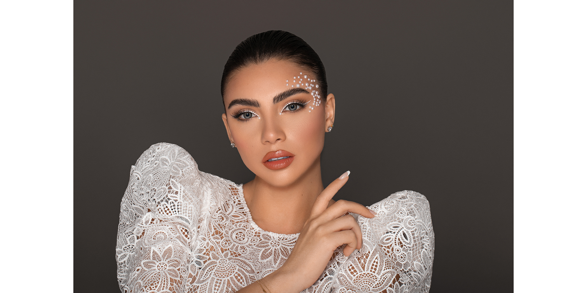 Bella One-Day Color Contact Lenses - Garnet – Product Photo 3