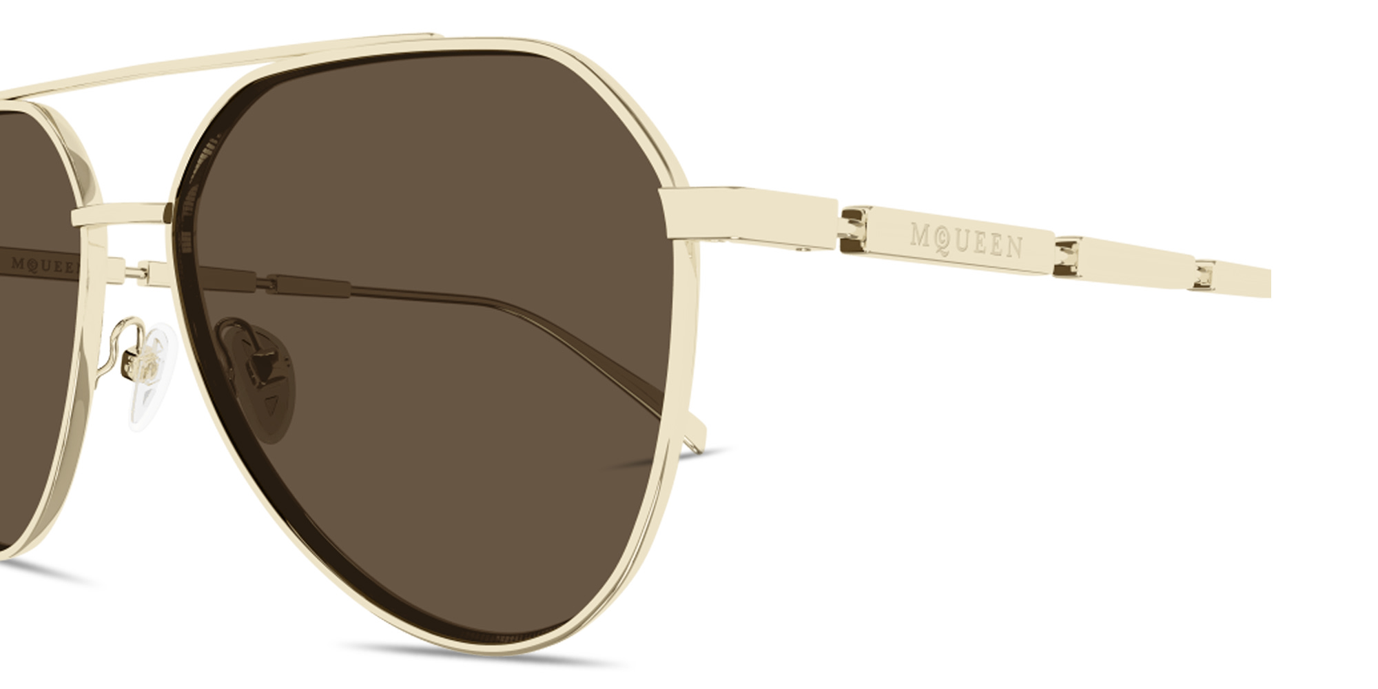 تسوق نظارات شمسية طراز بايلوت بالشعار المنقوش ألكسندر ماكوين بلون ذهبي أونلاين.