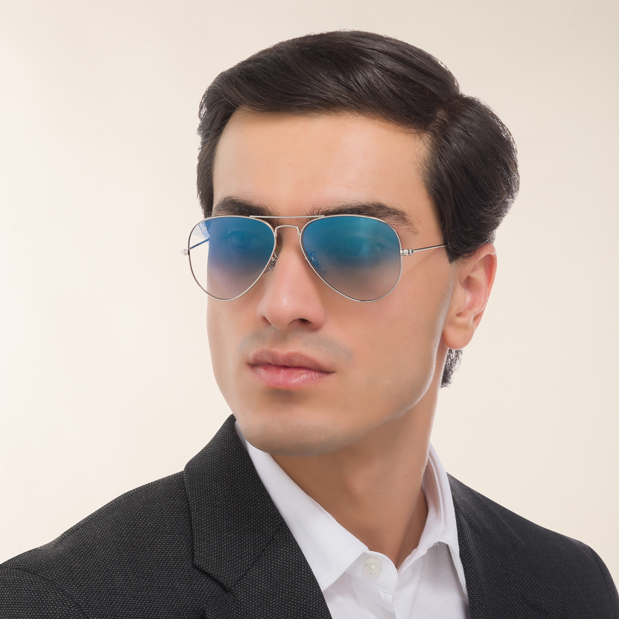 Ray-Ban Pilot Gradient Sunglasses in Silver – Product Photo 7
