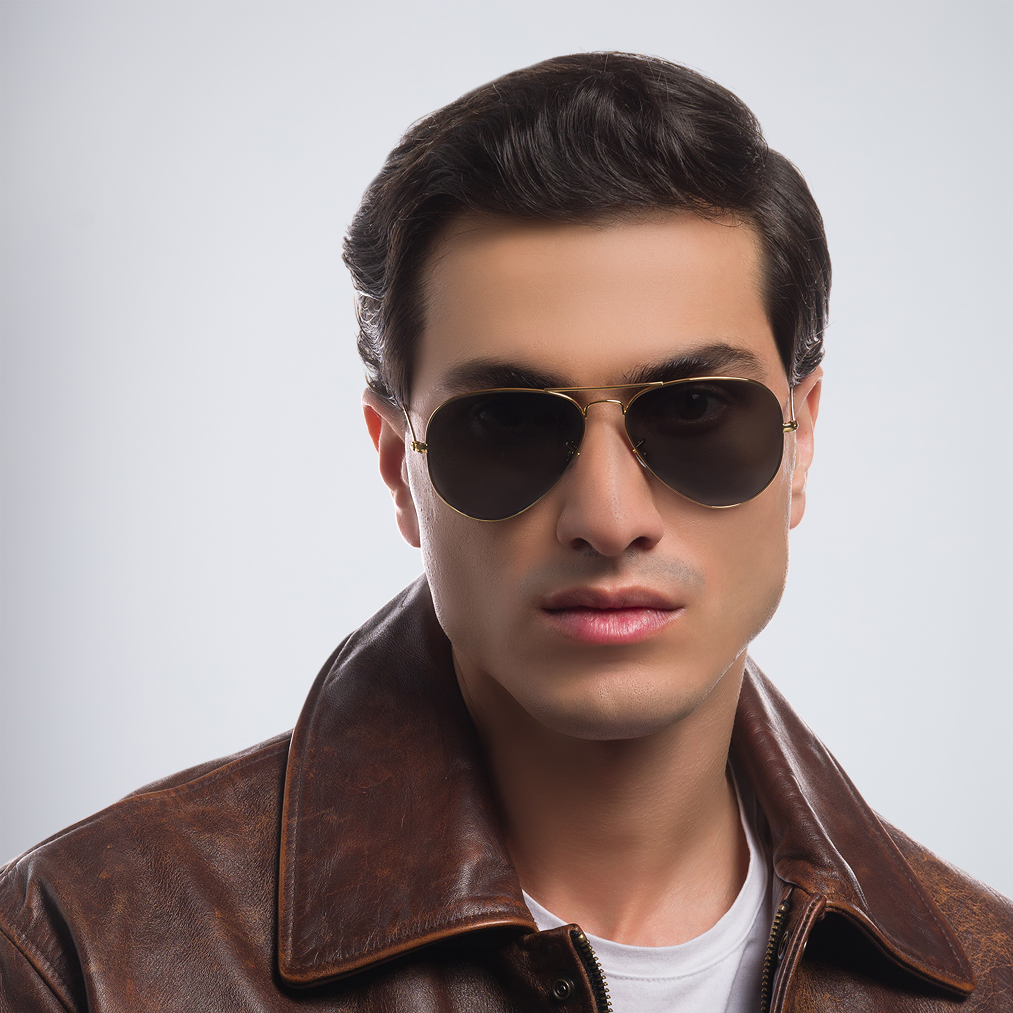 Ray-Ban Unisex Pilot Polarized Sunglasses in Metal in Gold – Product Photo 8