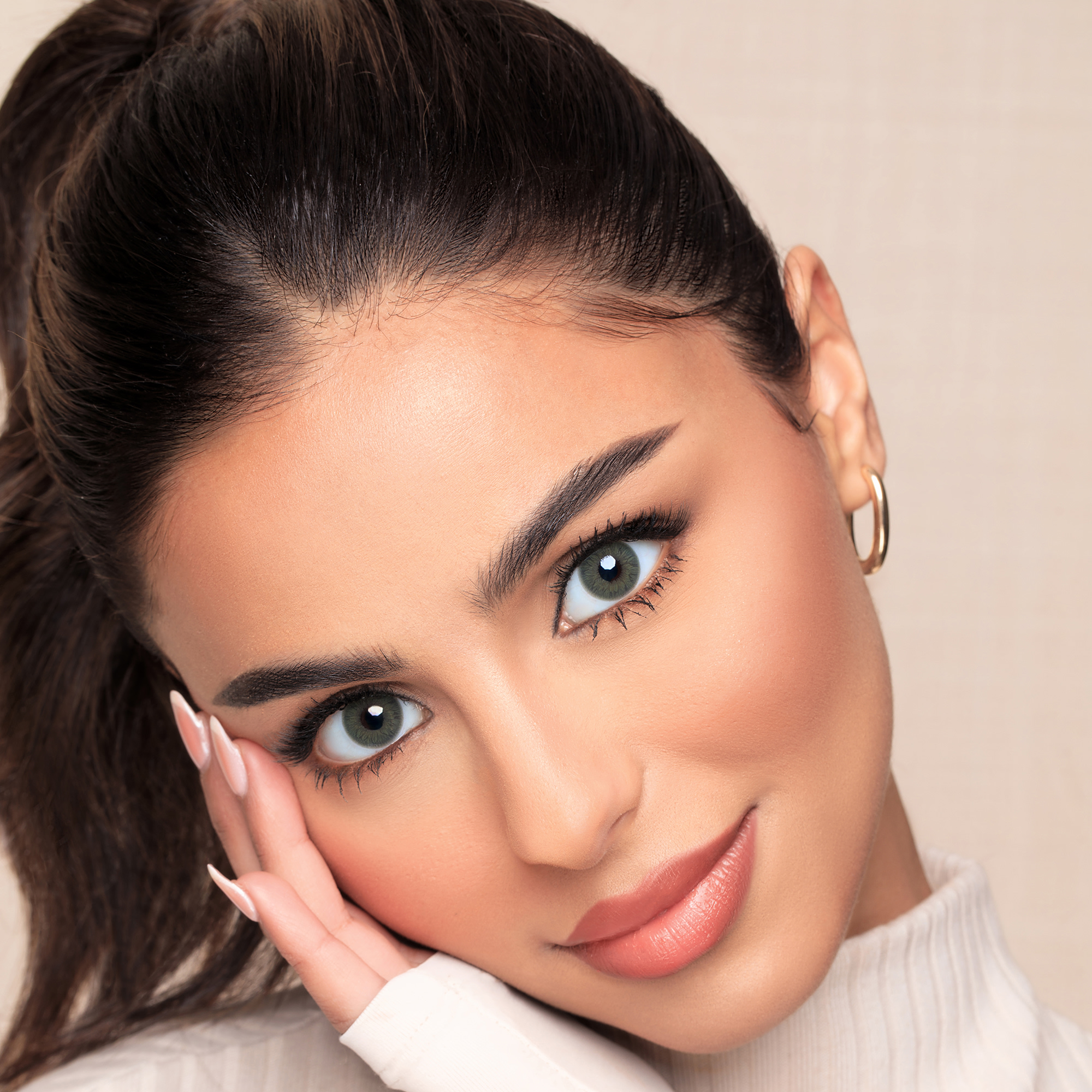 AFLE 1-Day Color Contact Lenses - Emerald – Product Photo 2