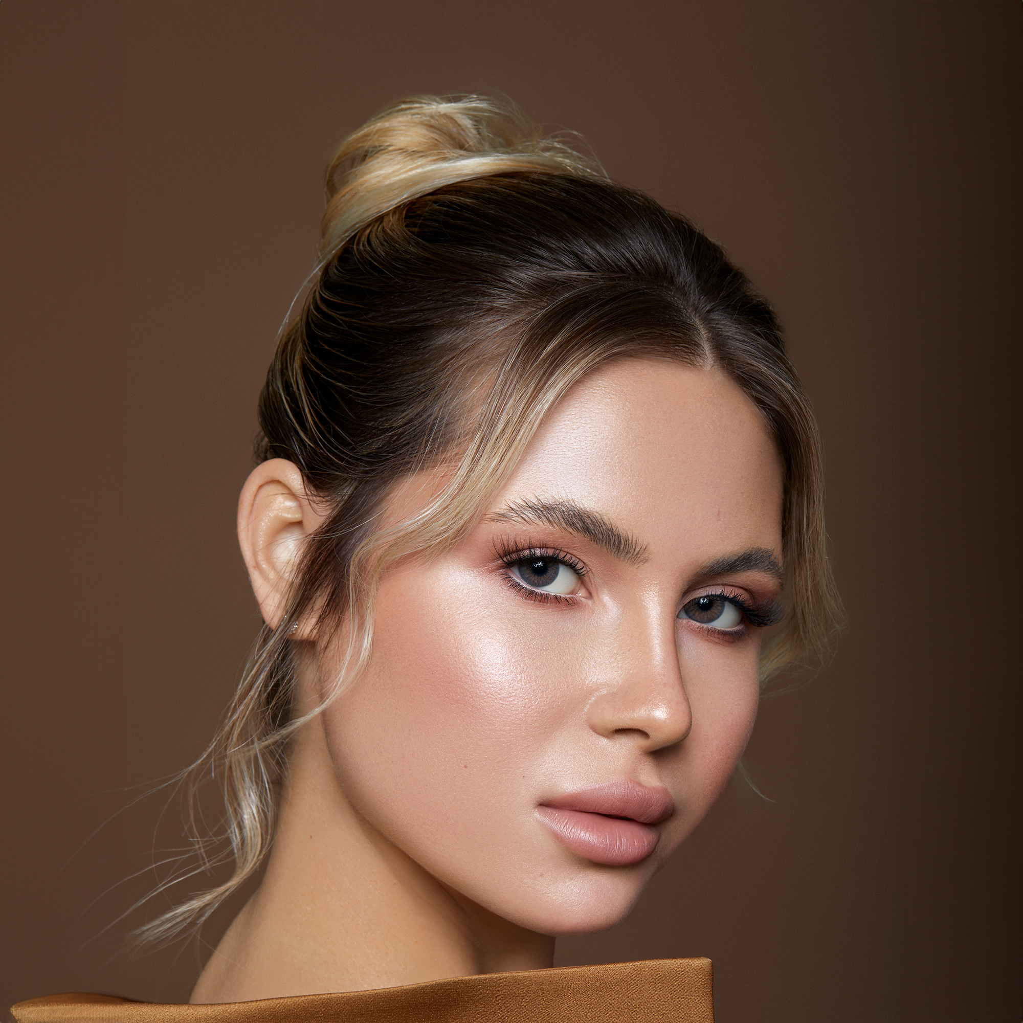 Bella ELITE Monthly Color Contact Lenses - Saturn – Product Photo 4