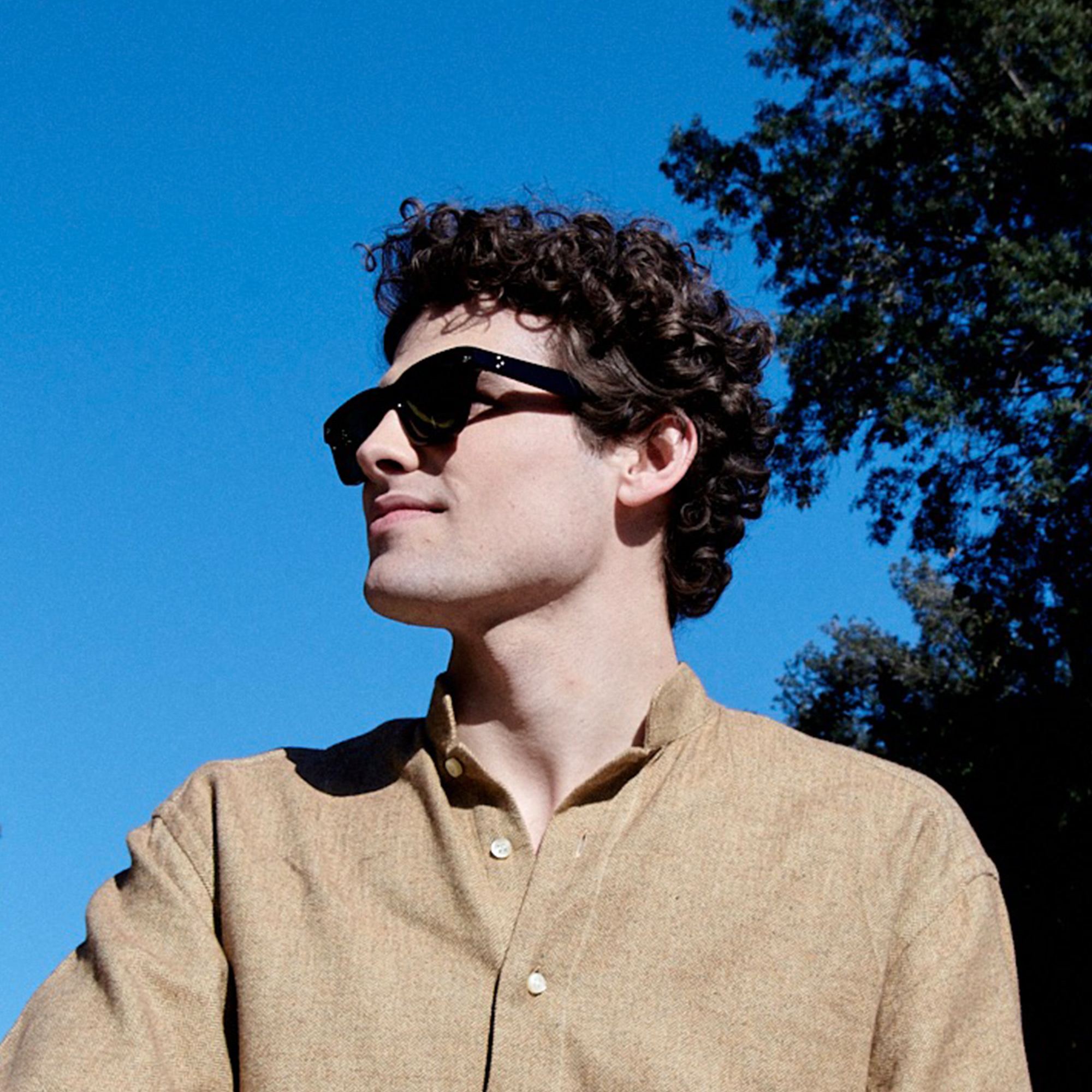 Shop SESTINI Quattro Unisex Square Sunglasses in Shiny Black online.