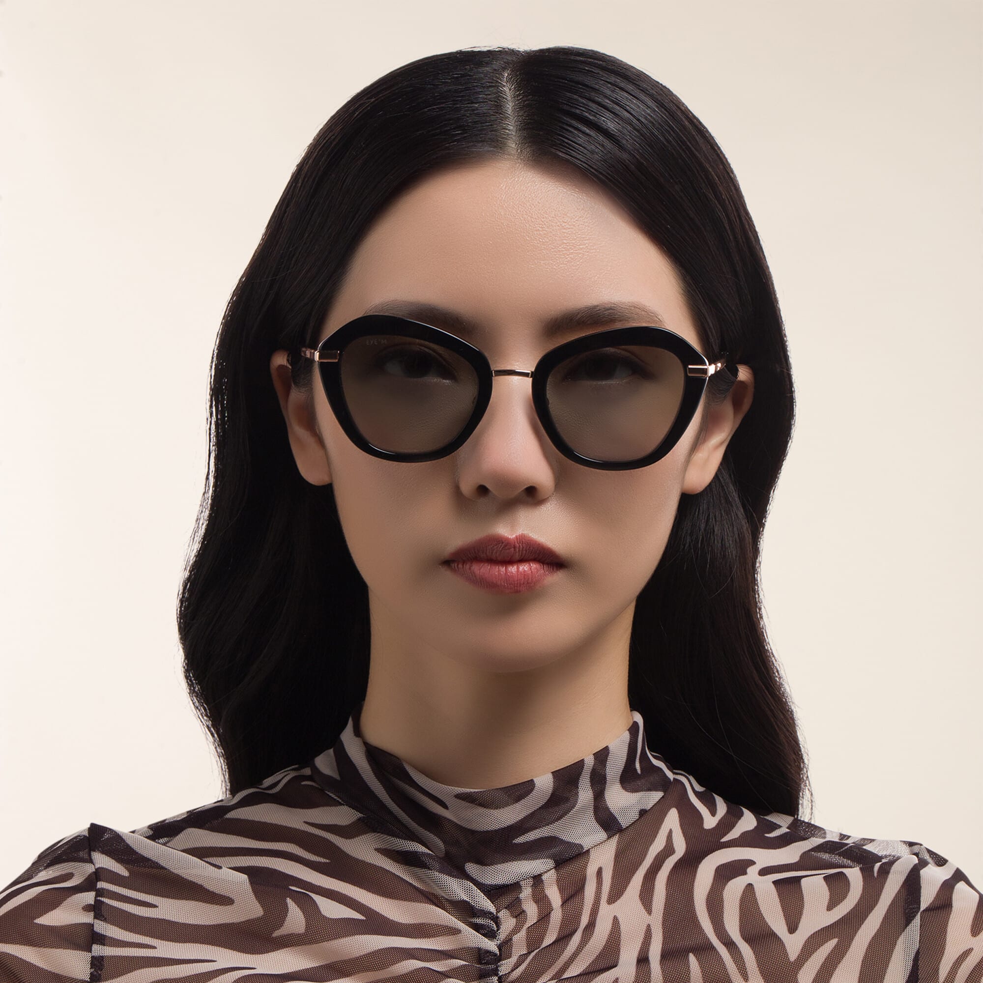 تسوق نظارة شمسية بتصميم غير منتظم EYE'M بلون ذهبي أونلاين.