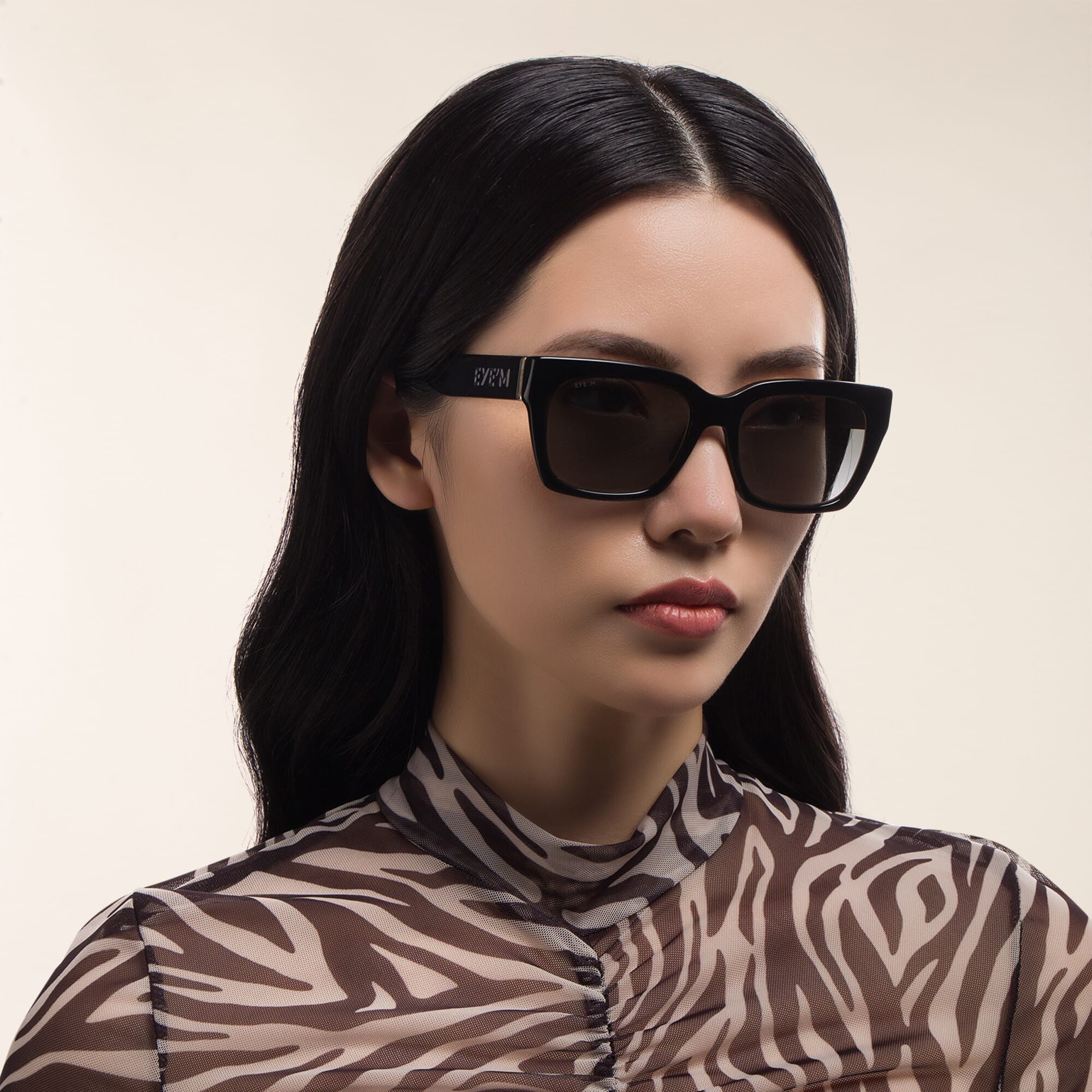 Shop EYE'M Square Sunglasses in Black online.