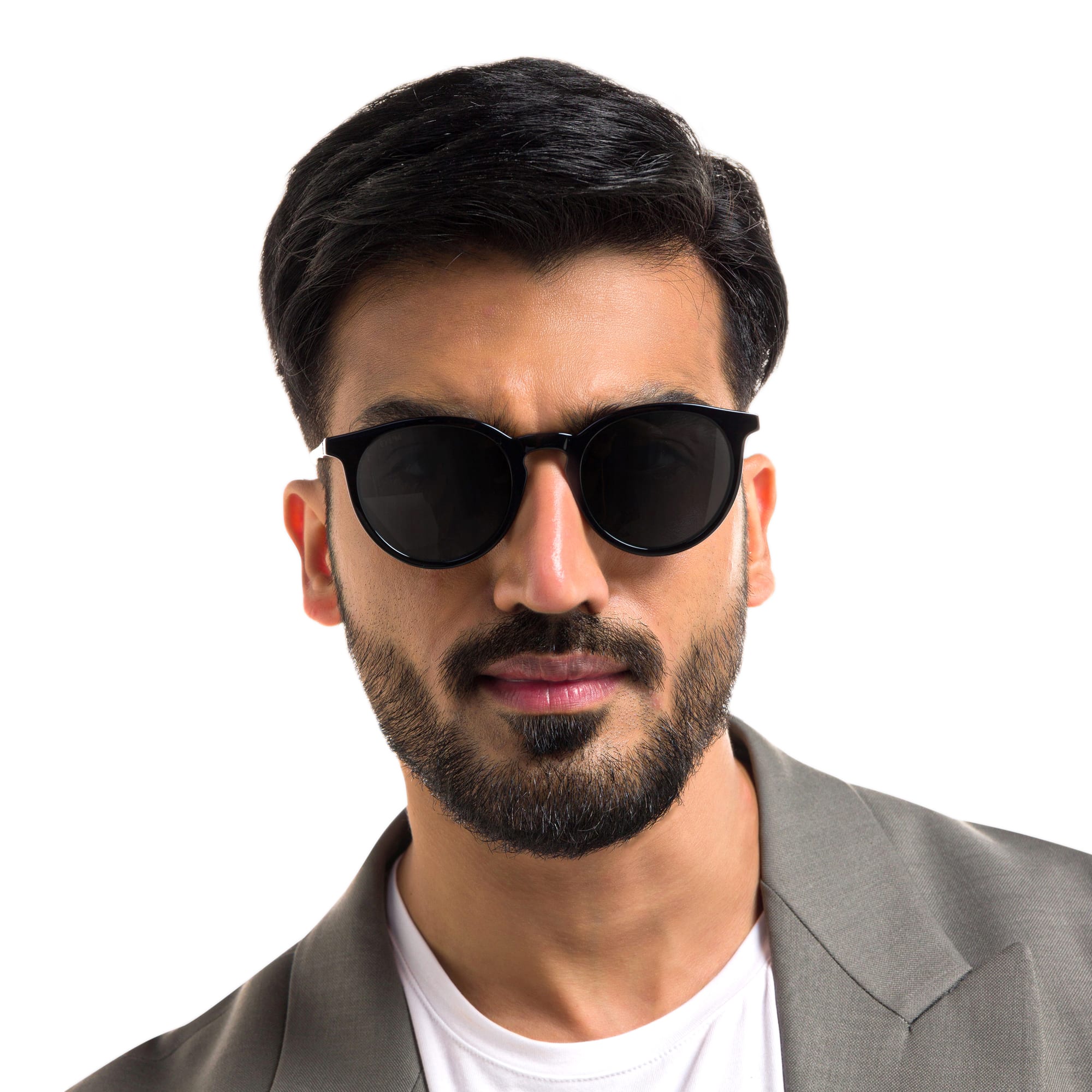 Shop EYE'M Round Sunglasses in Black online.