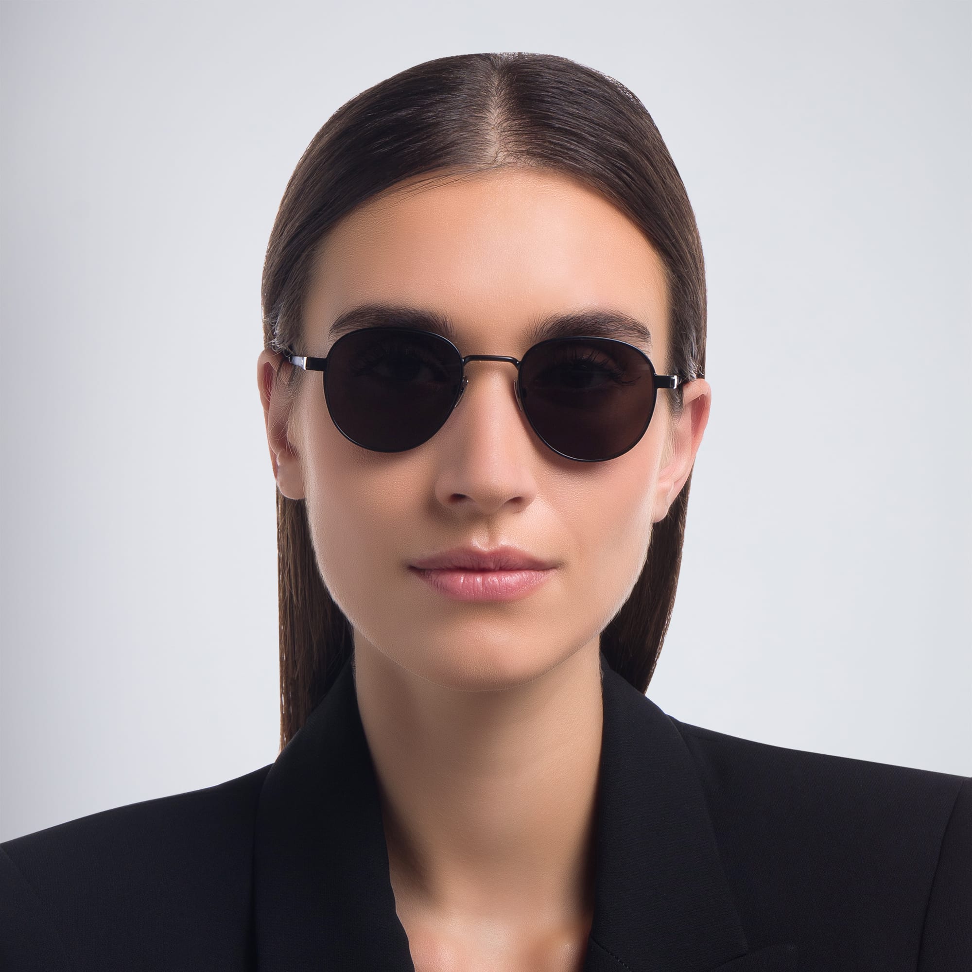 تسوق نظارات شمسية دائرية للجنسين سان لوران بلون أسود أونلاين.
