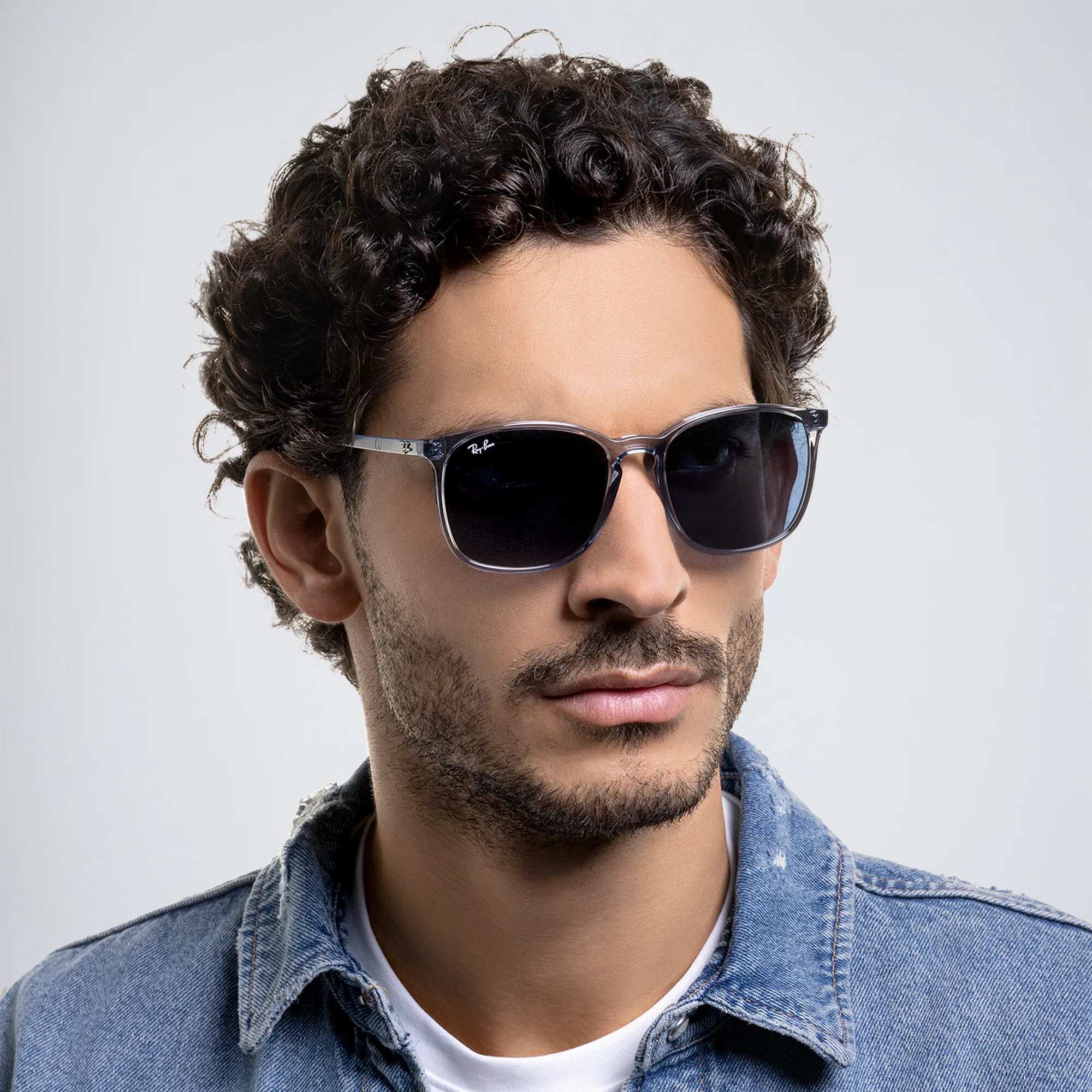 تسوق نظارات شمسية مربّعة للجنسين راي بان بلون أزرق شفاف أونلاين.