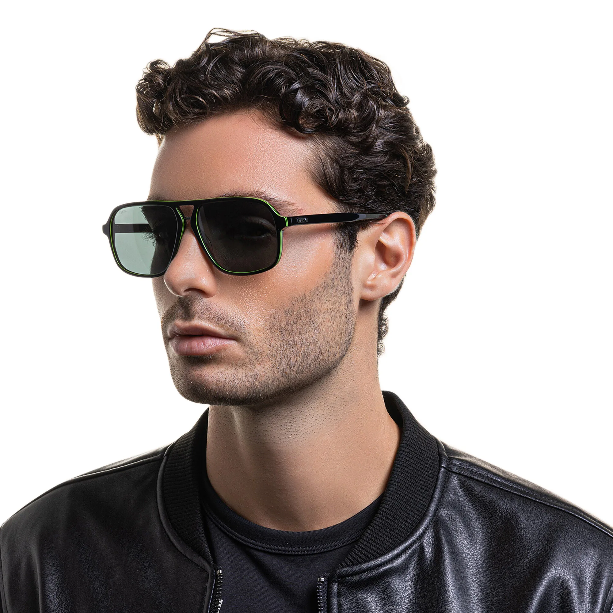 Shop EYE'M Aviator Sunglasses in Black online.