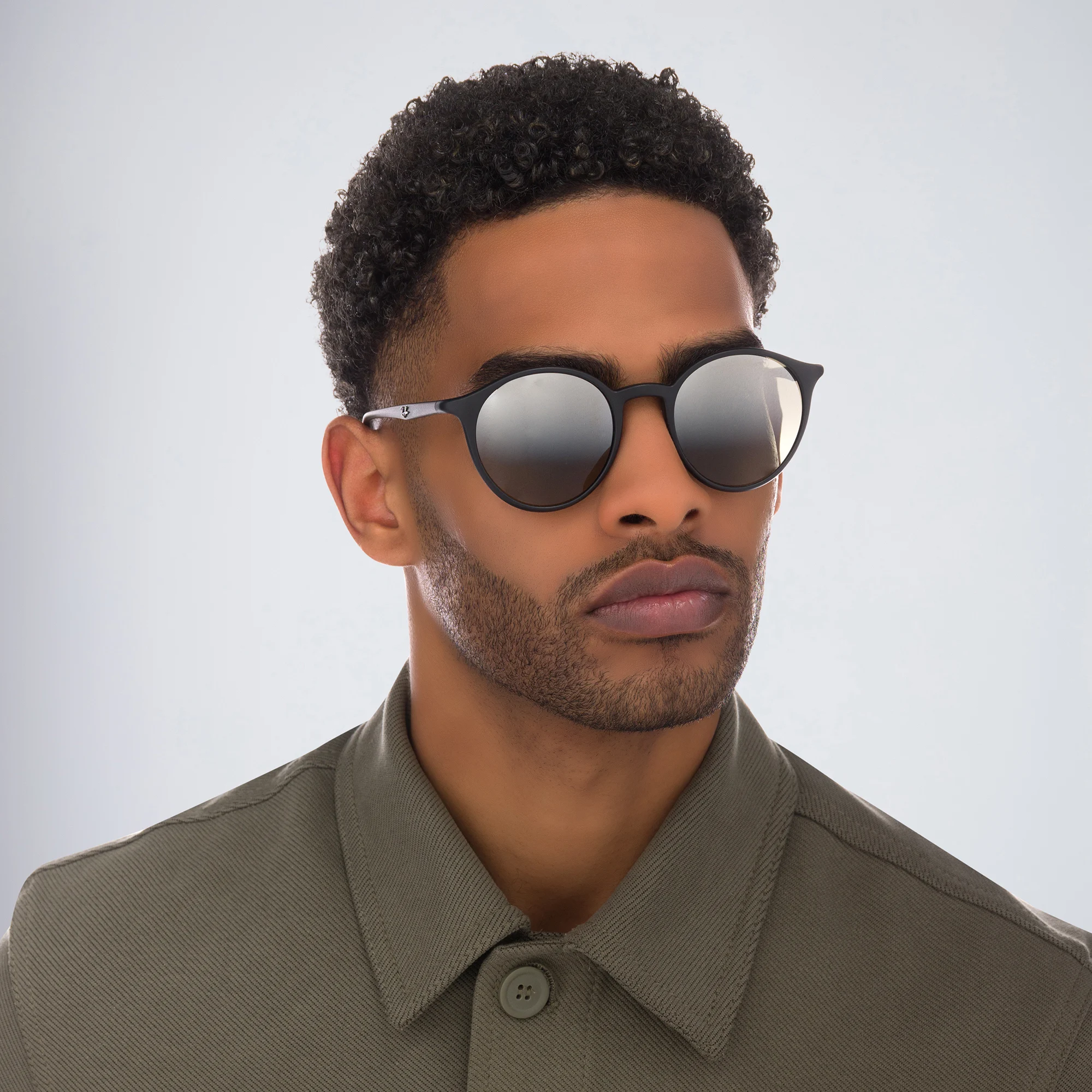 Shop Ray-Ban Unisex Round Sunglasses in Black online.