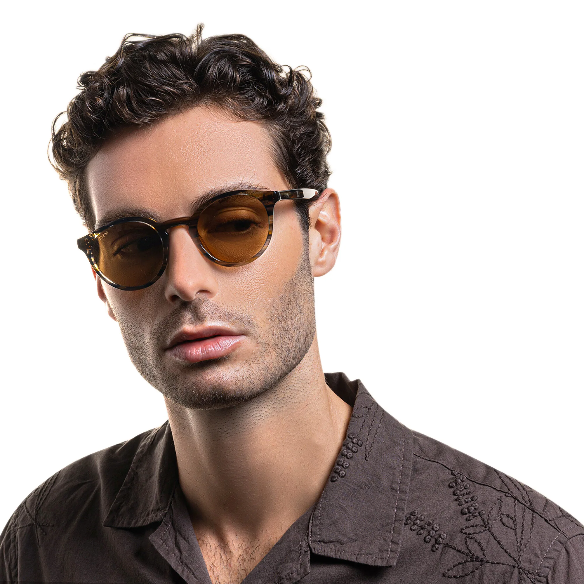 Shop EYE'M Round Sunglasses in Brown online.