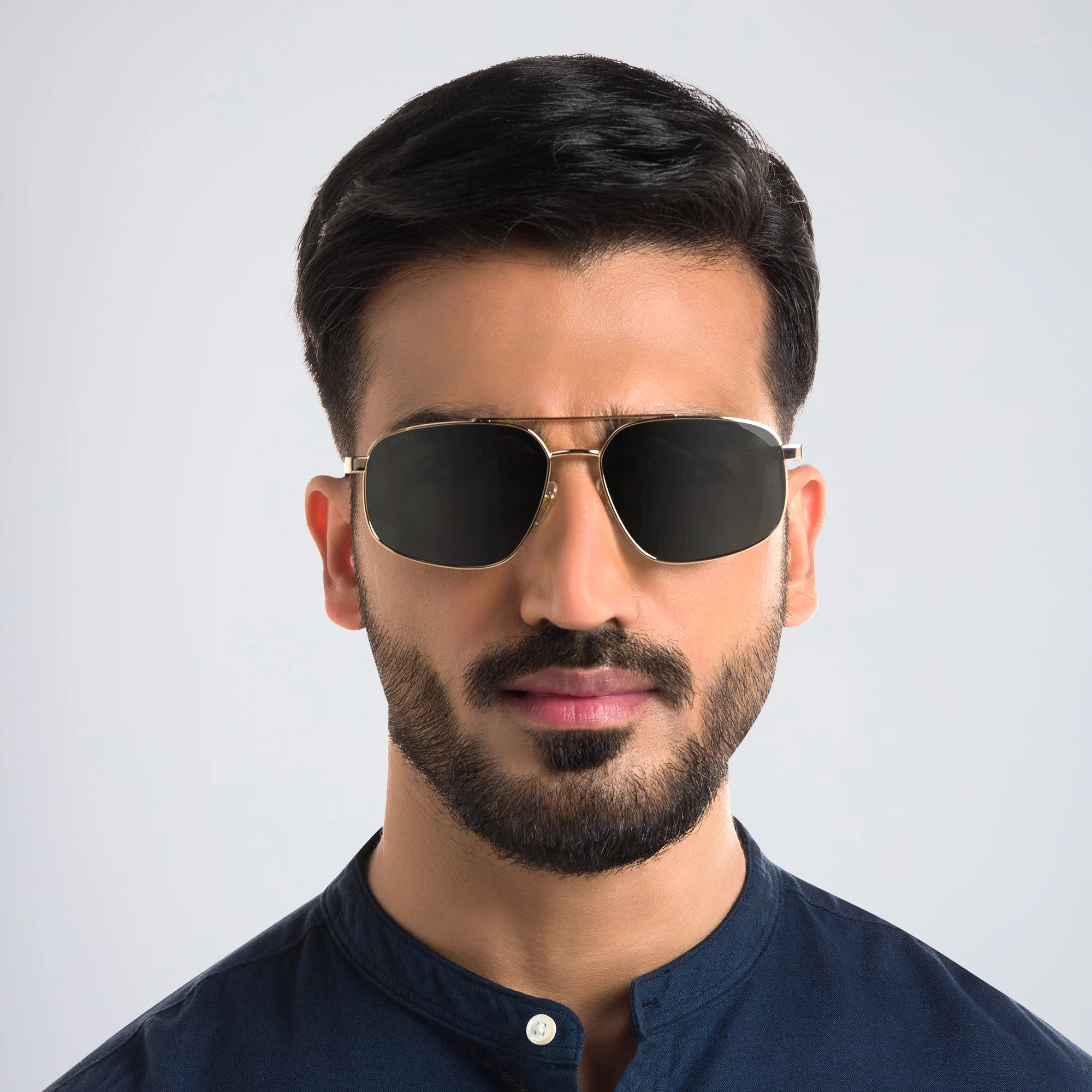 Shop EYE'M Aviator Sunglasses in Gold online.