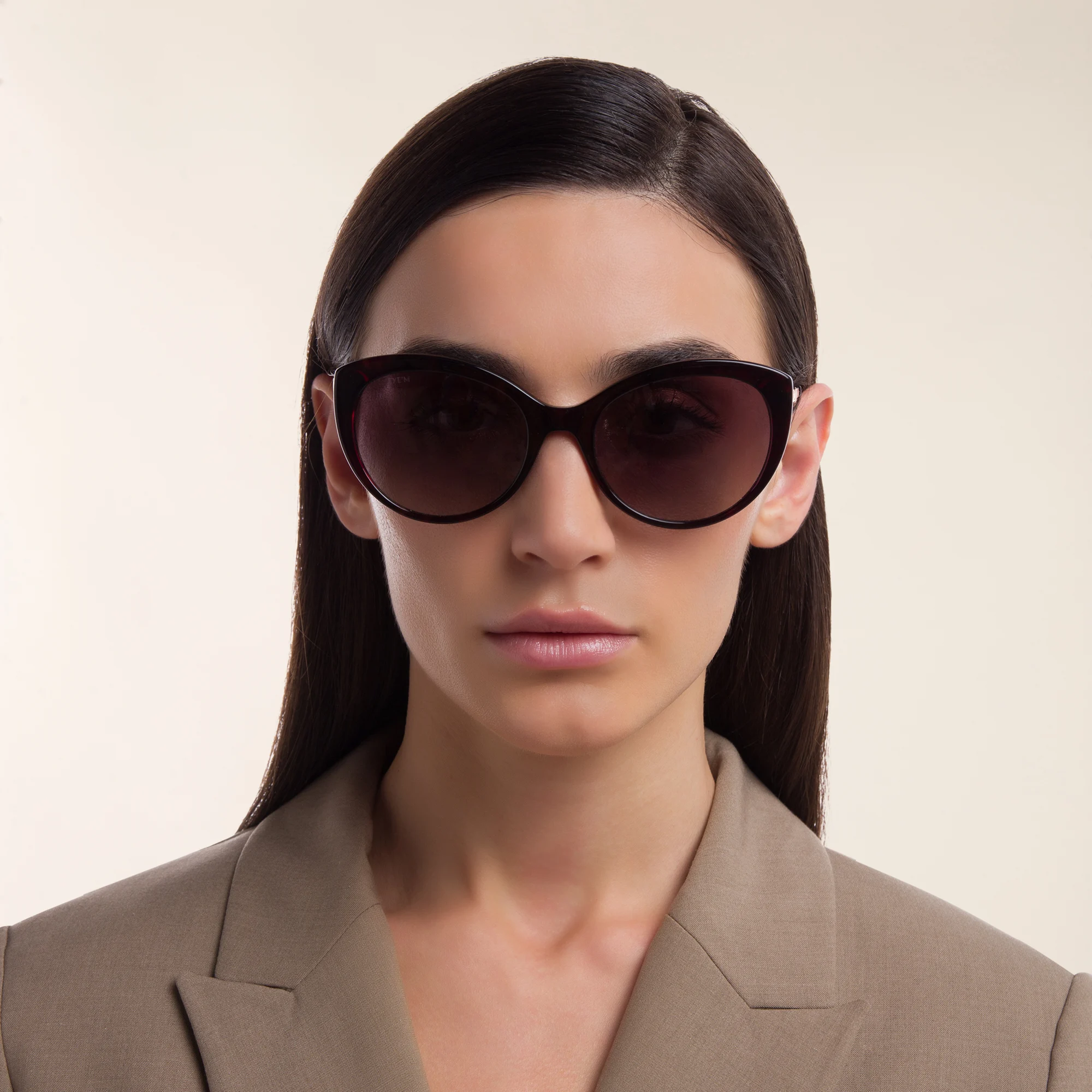 تسوق نظارة شمسية بإطار كات آي EYE'M بلون مموه أونلاين.