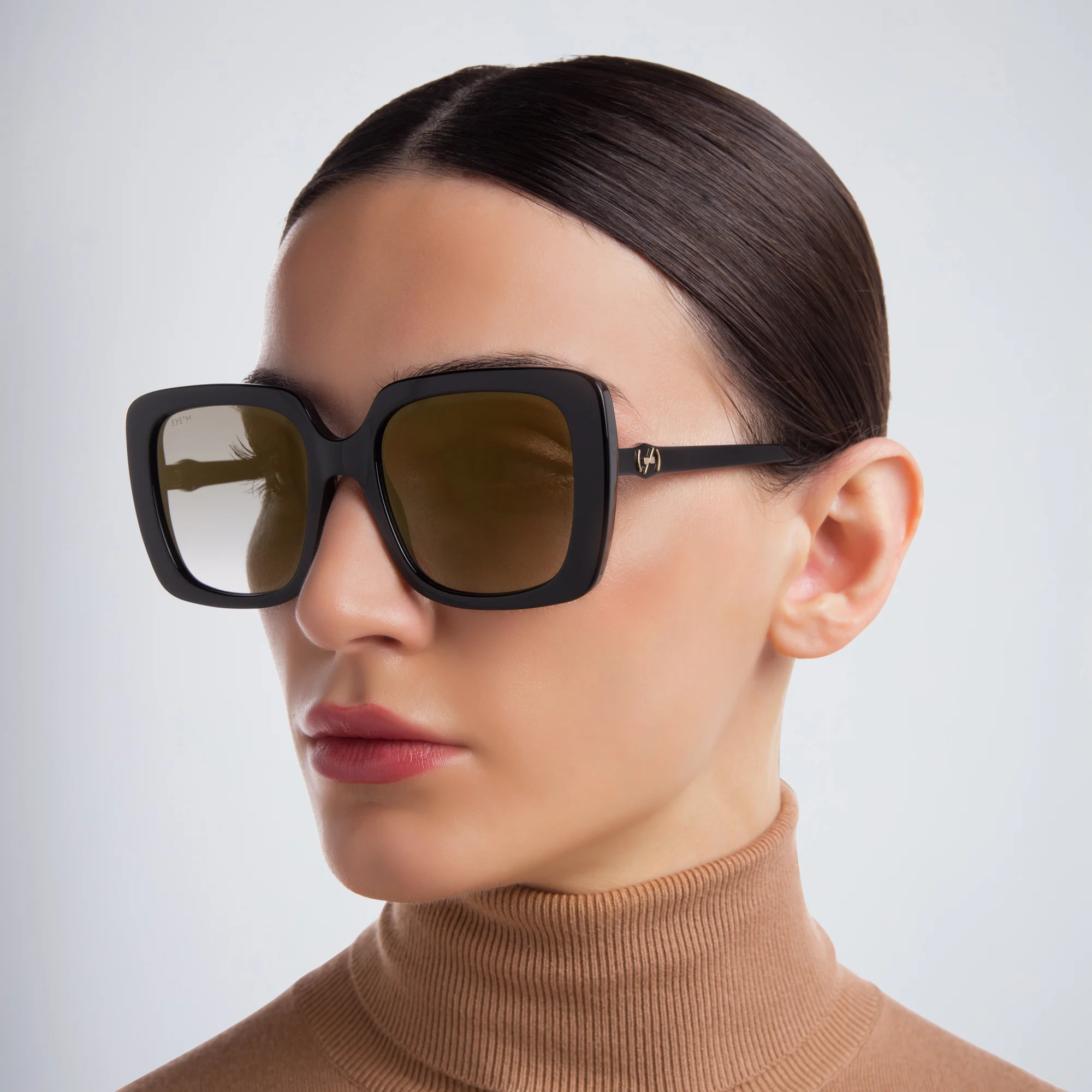 تسوق نظارة شمسية بإطار مربع EYE'M بلون أسود أونلاين.