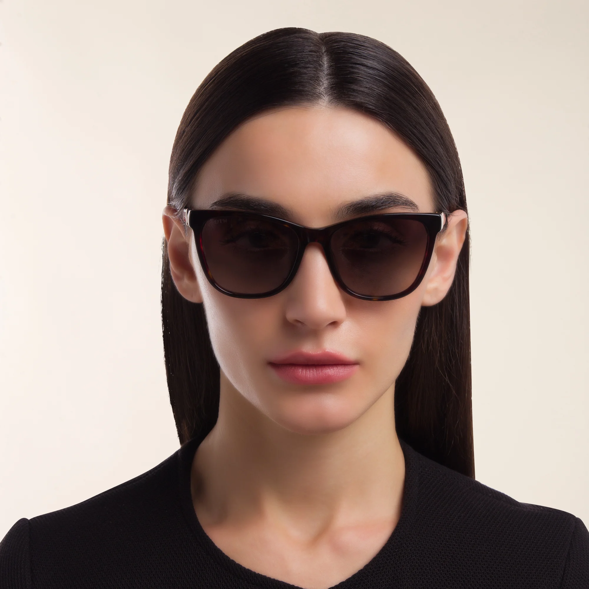 تسوق نظارة شمسية بإطار مربع EYE'M بلون بني أونلاين.