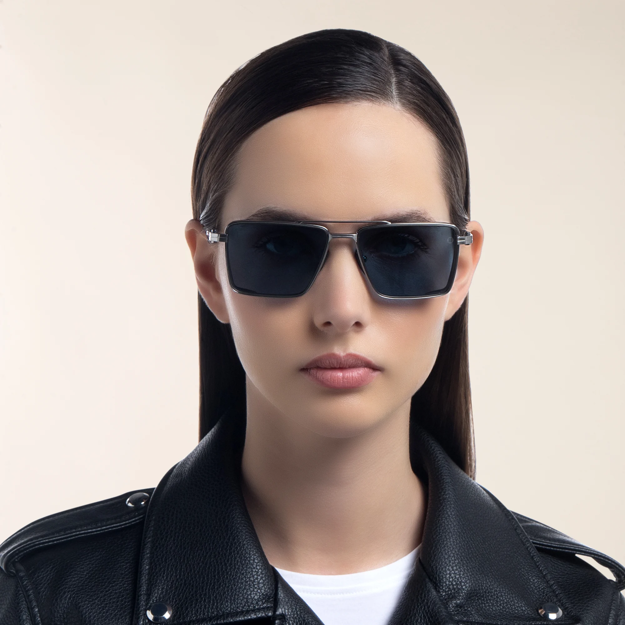 Shop AKONI Sprint-A Unisex Square Sunglasses in Black online.