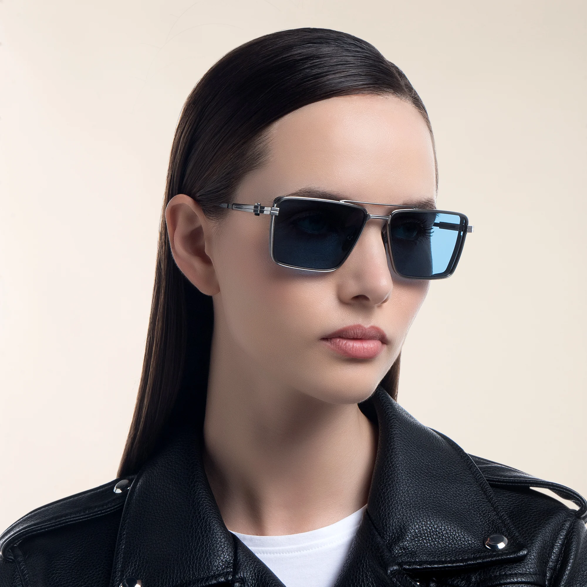 Shop AKONI Sprint-A Unisex Square Sunglasses in Black online.