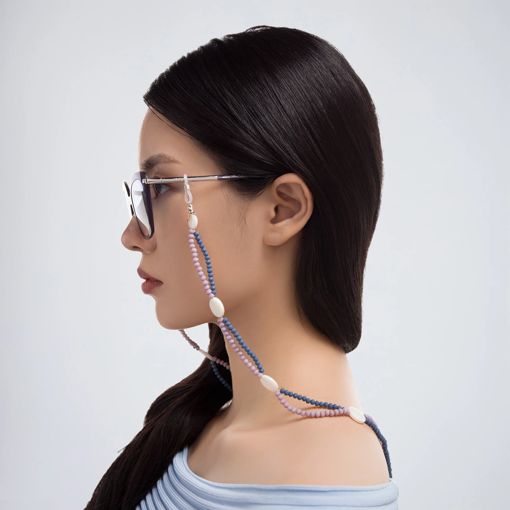 Shop The RICCI DISTRICT Crystals & Mother of Pearl Glasses Chain online.
