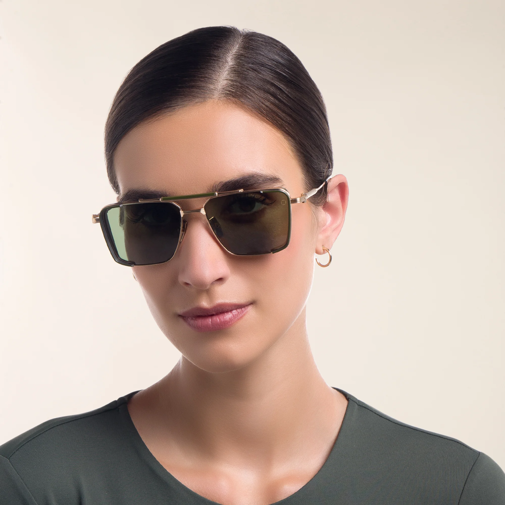 Shop AKONI Hera Unisex Aviator Sunglasses in Gold online.
