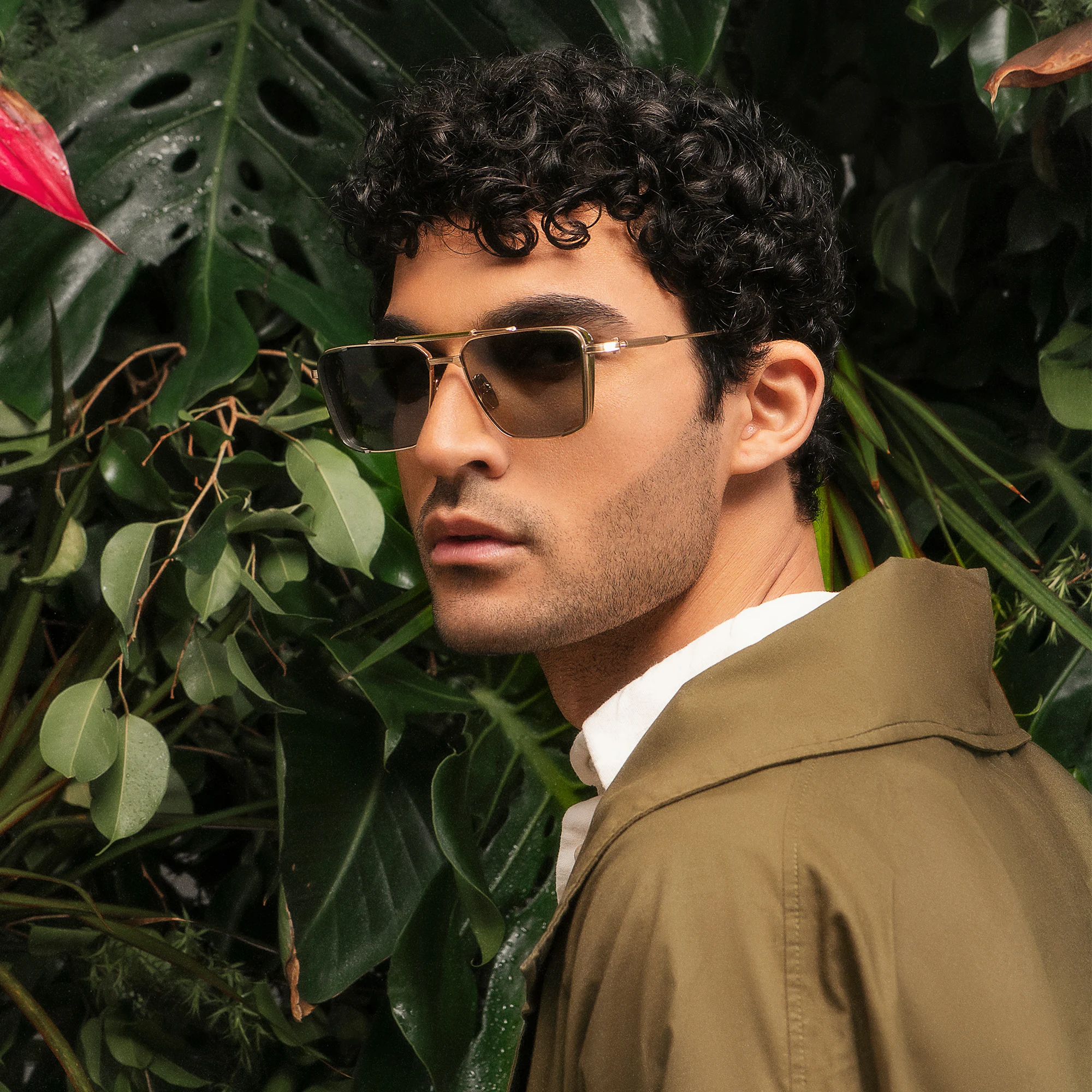 Shop AKONI Hera Unisex Aviator Sunglasses in Gold online.