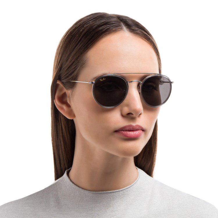 Shop Ray-Ban Unisex Round Sunglasses in Silver online.