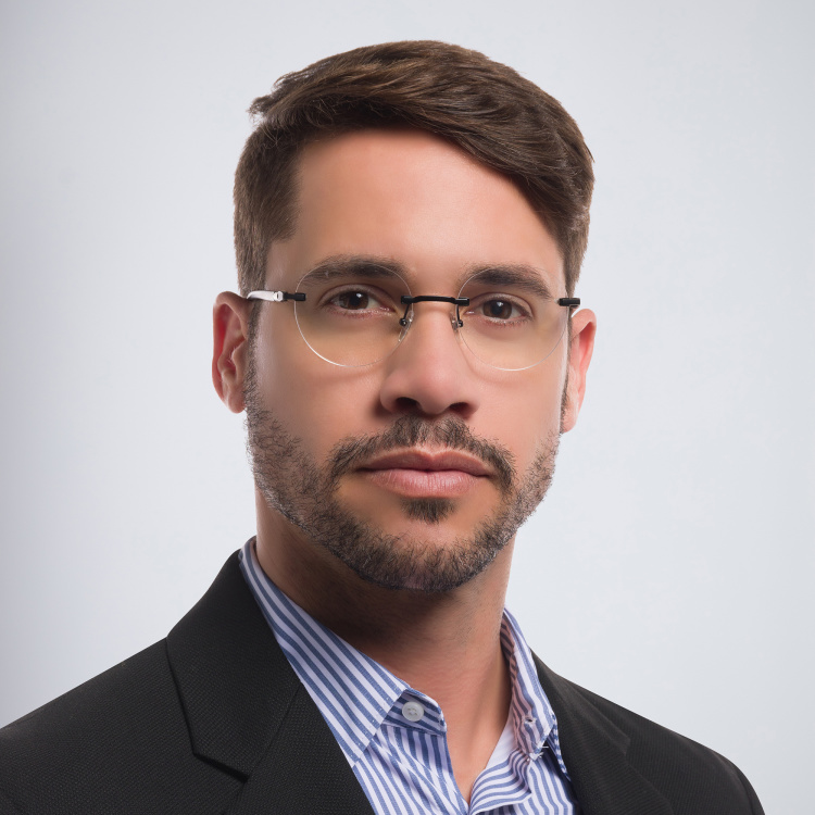 Shop EYE'M Rimless Round Eyeglasses in Black online.