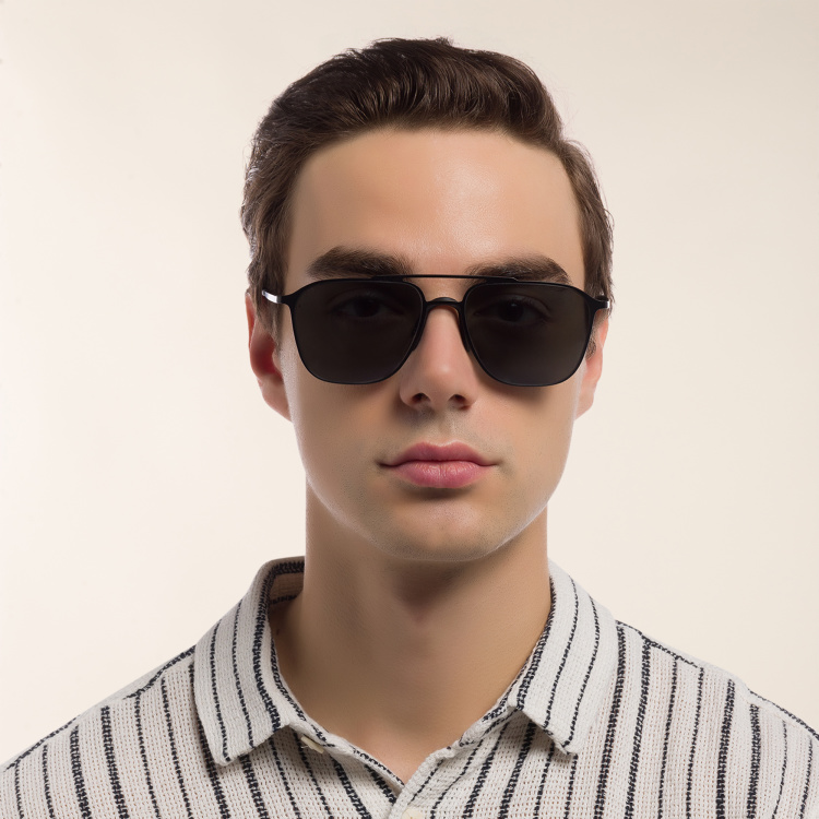 تسوق نظارة شمسية مربعة جورجو أرماني بلون أسود أونلاين.