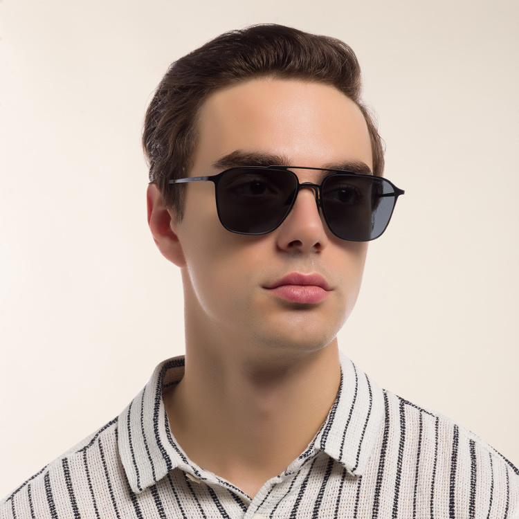 تسوق نظارة شمسية مربعة جورجو أرماني بلون أسود أونلاين.