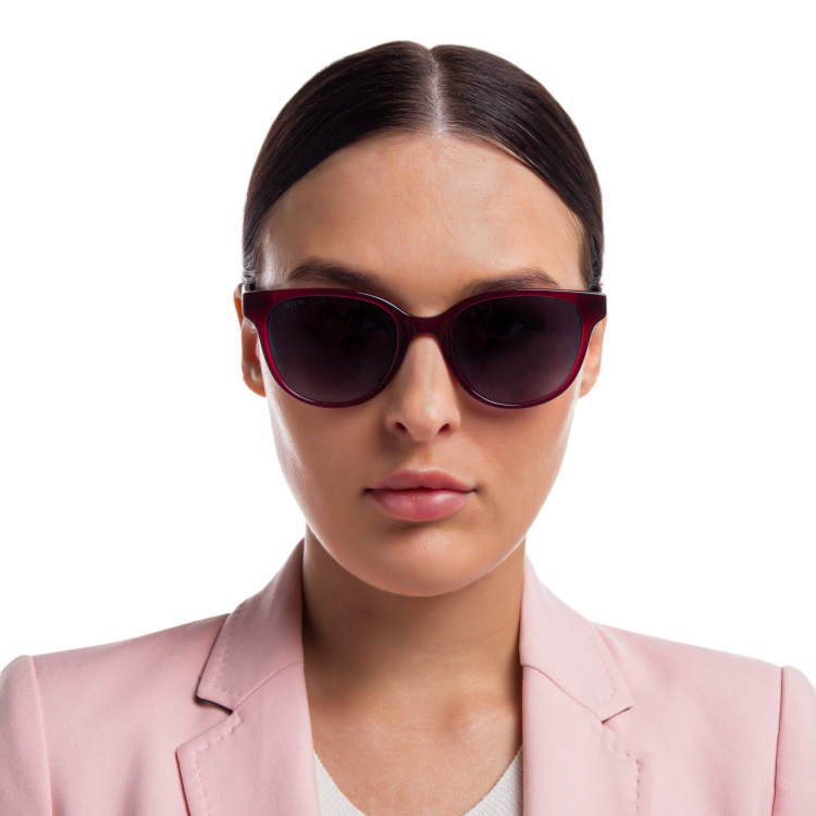 تسوق نظارة شمسية بإطار مربع EYE'M بلون أحمر أونلاين.